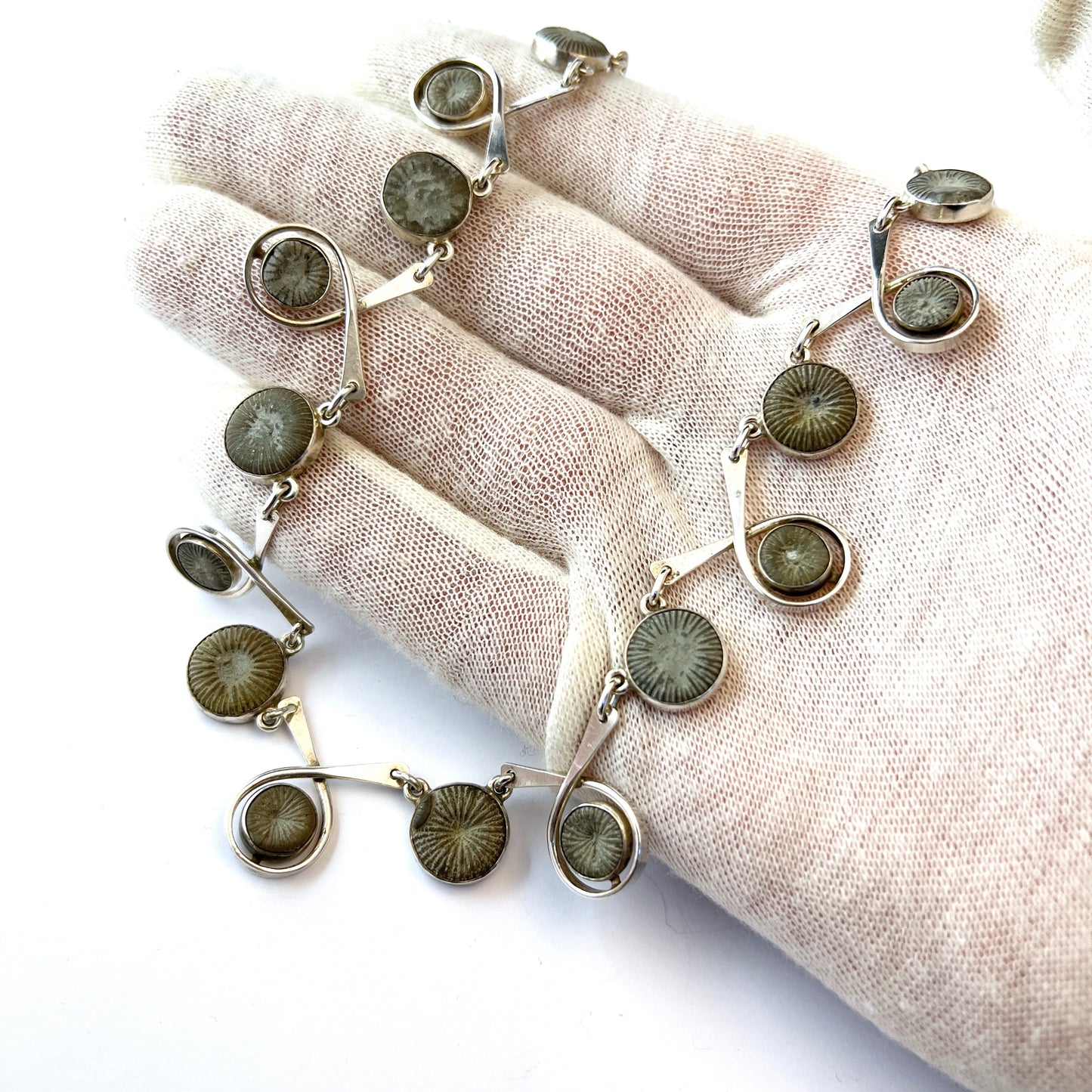 スウェーデン、1960~70年代。ビンテージ スターリング シルバー 化石ネックレス。