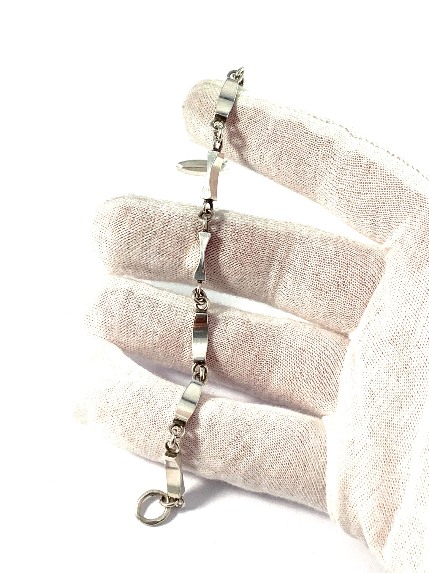 Arvo Saarela, Sweden 1952. Mid Century Modern Sterling Silver Bracelet.