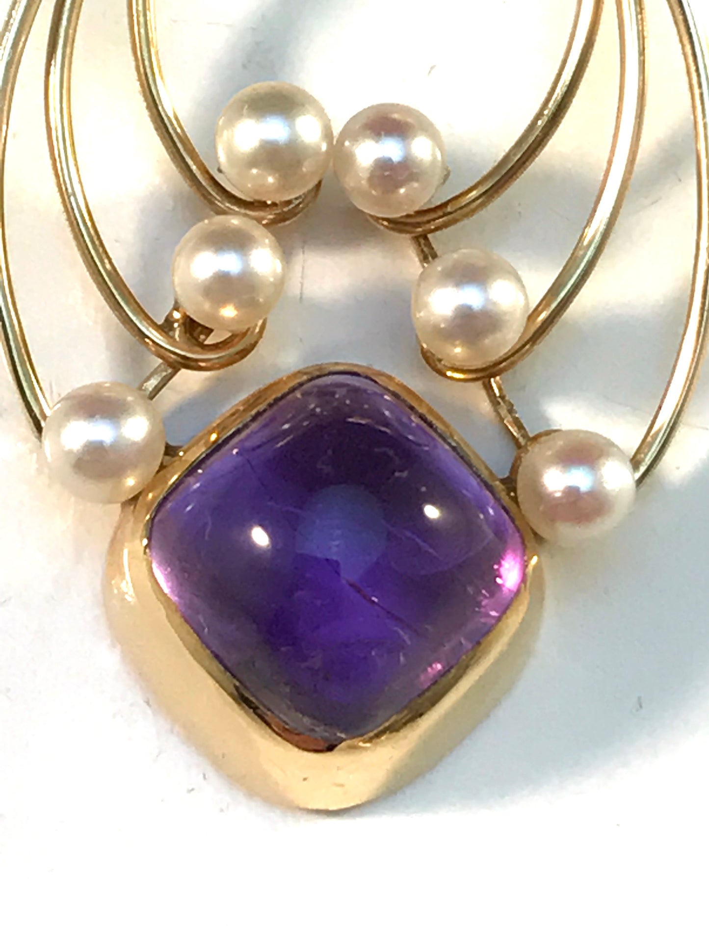 Hedberg, Sweden year 1960 Mid Century Modern 18k Gold Cultured Pearl Amethyst Pendant.