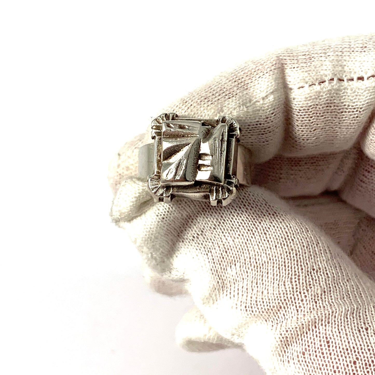 Pentti Sarpaneva, Finland 1972. Vintage Modernist Solid Silver Ring. Signed