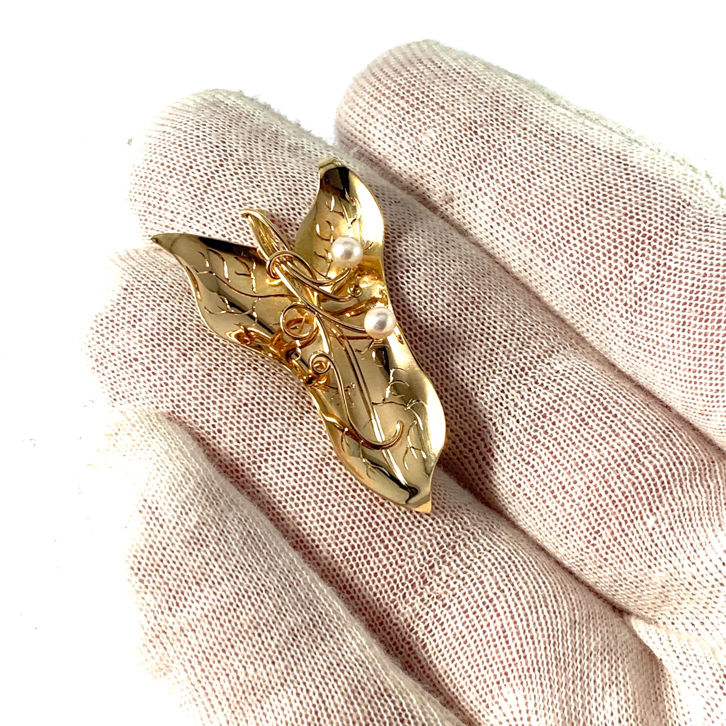 J Petersson, Stockholm 1956. Vintage 18k Gold Cultured Pearl Brooch.