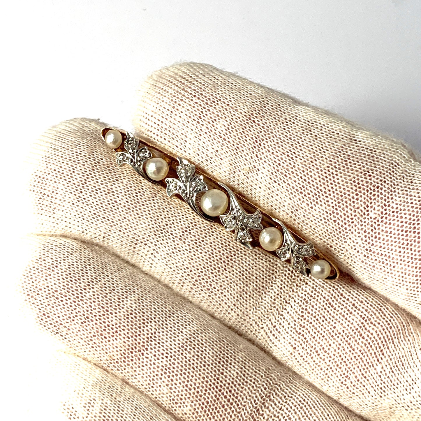 Early 1900s. Antique 10k Gold Diamond Pearl Pin Brooch.
