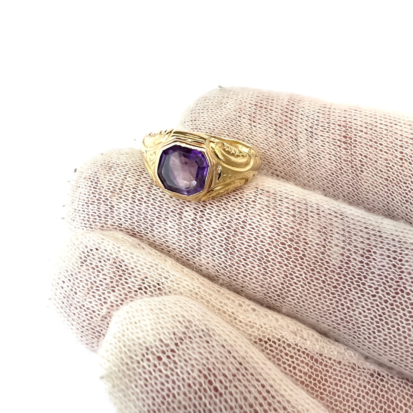 G Möllenborg, Sweden 1864. Antique Victorian 18k Gold Amethyst Ring.