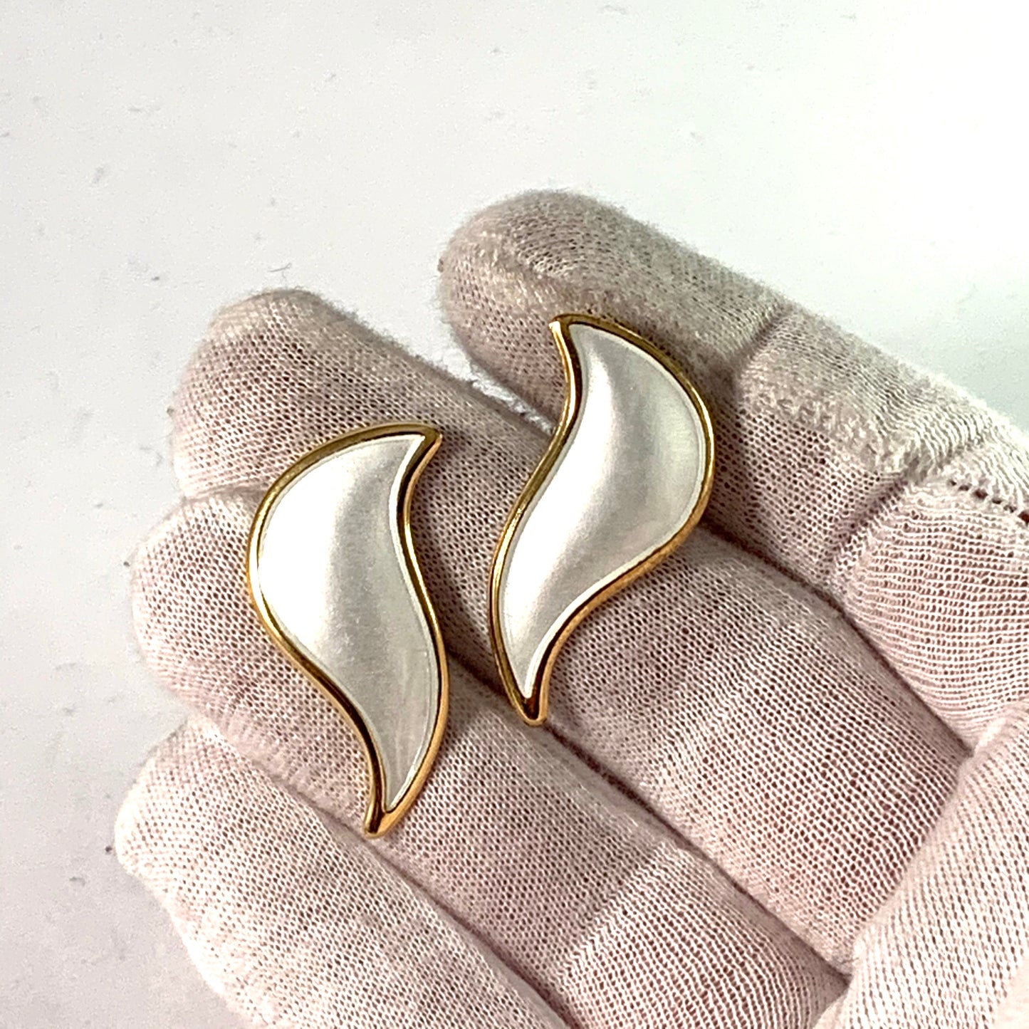 ノルウェー、デヴィッド・アンデルセンのシノーヴ・コルショーン。スターリングエナメルイヤリング