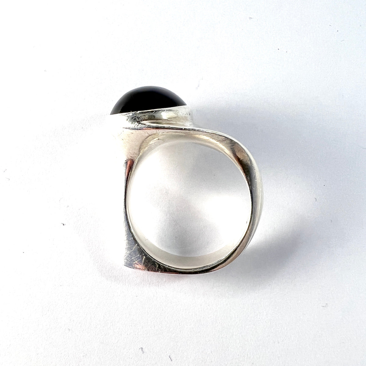 Hans Hansen, Denmark 1960s. Vintage Modernist Sterling Silver Onyx Ring.