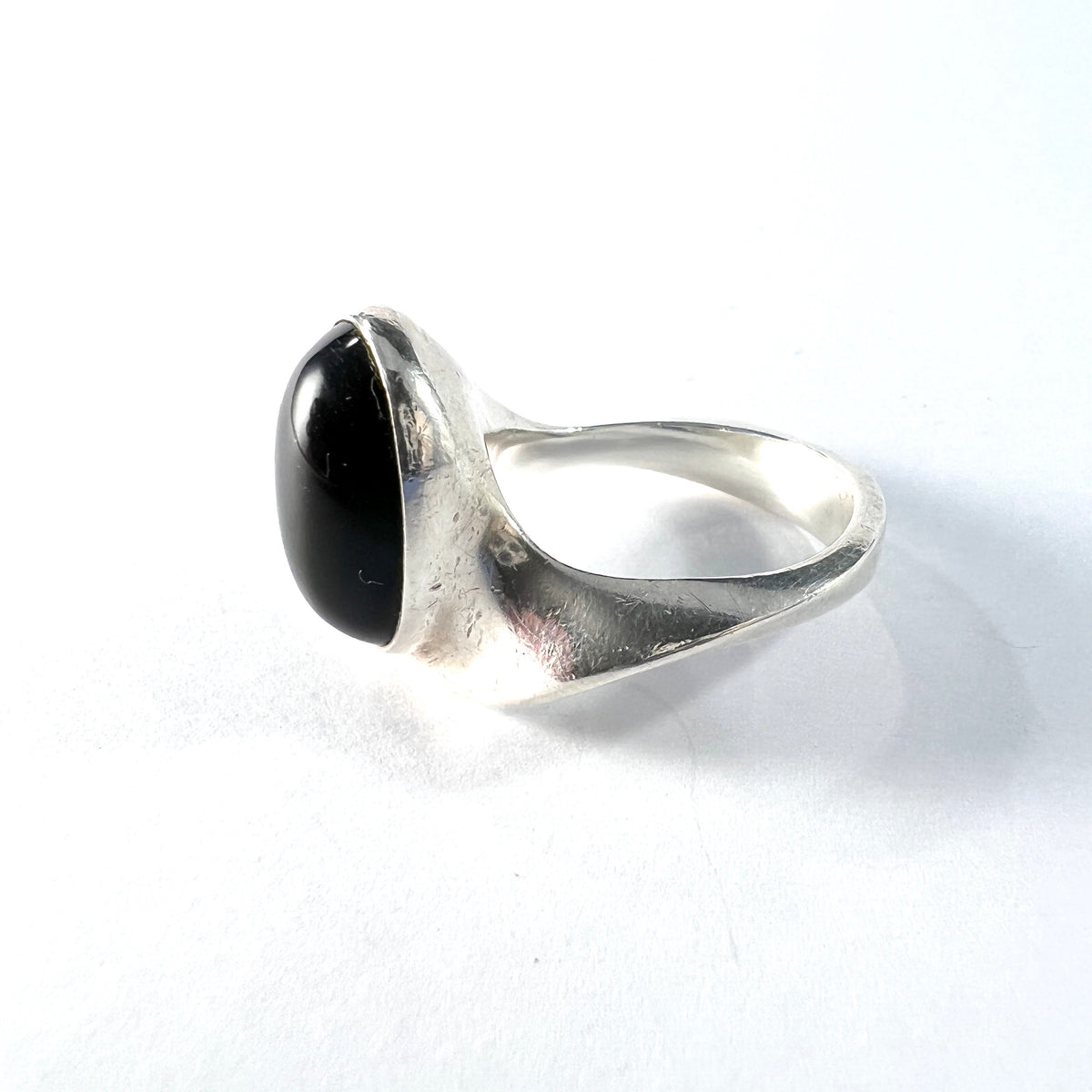 Hans Hansen, Denmark 1960s. Vintage Modernist Sterling Silver Onyx Ring.
