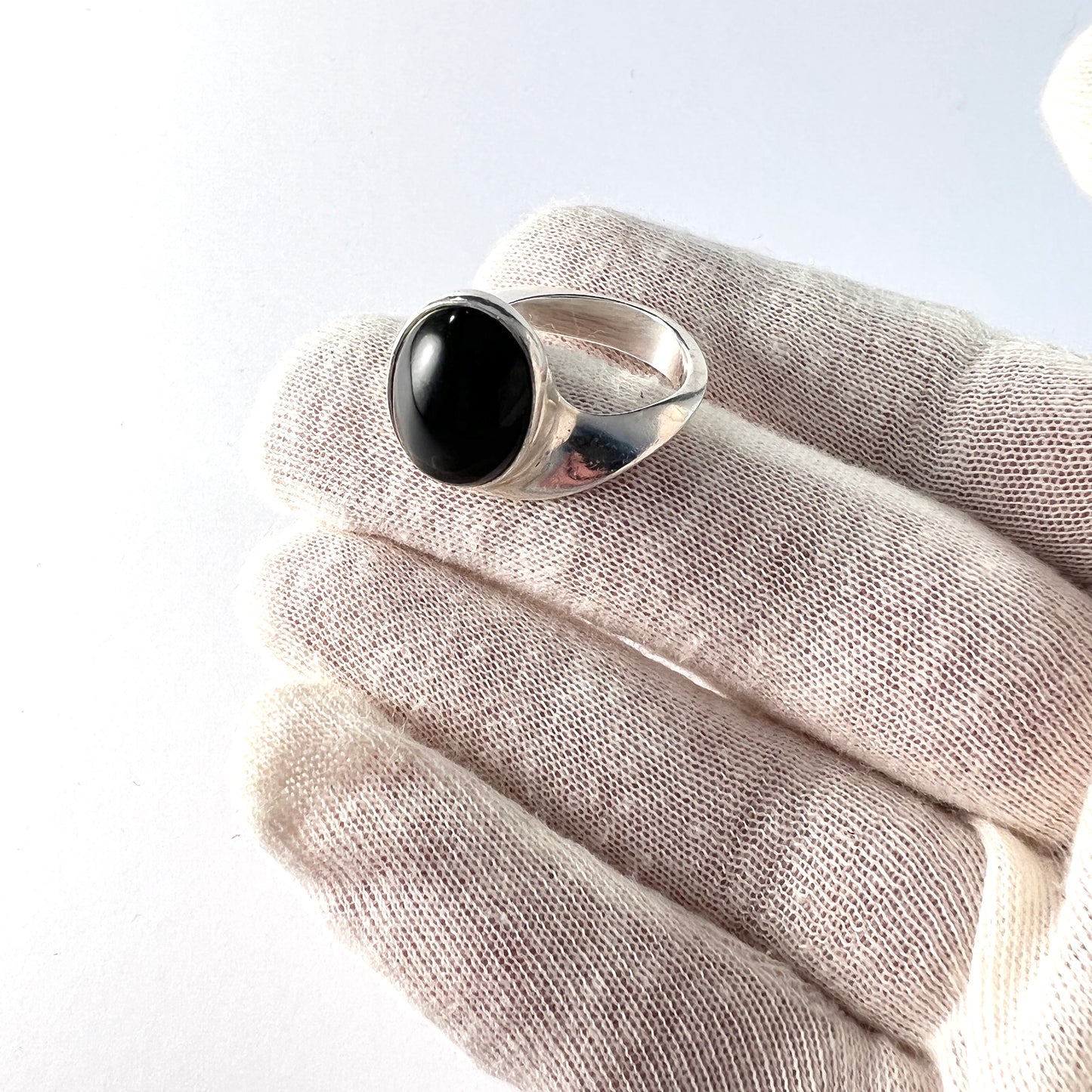 Hans Hansen, Denmark 1960s. Vintage Modernist Sterling Silver Onyx Ring.