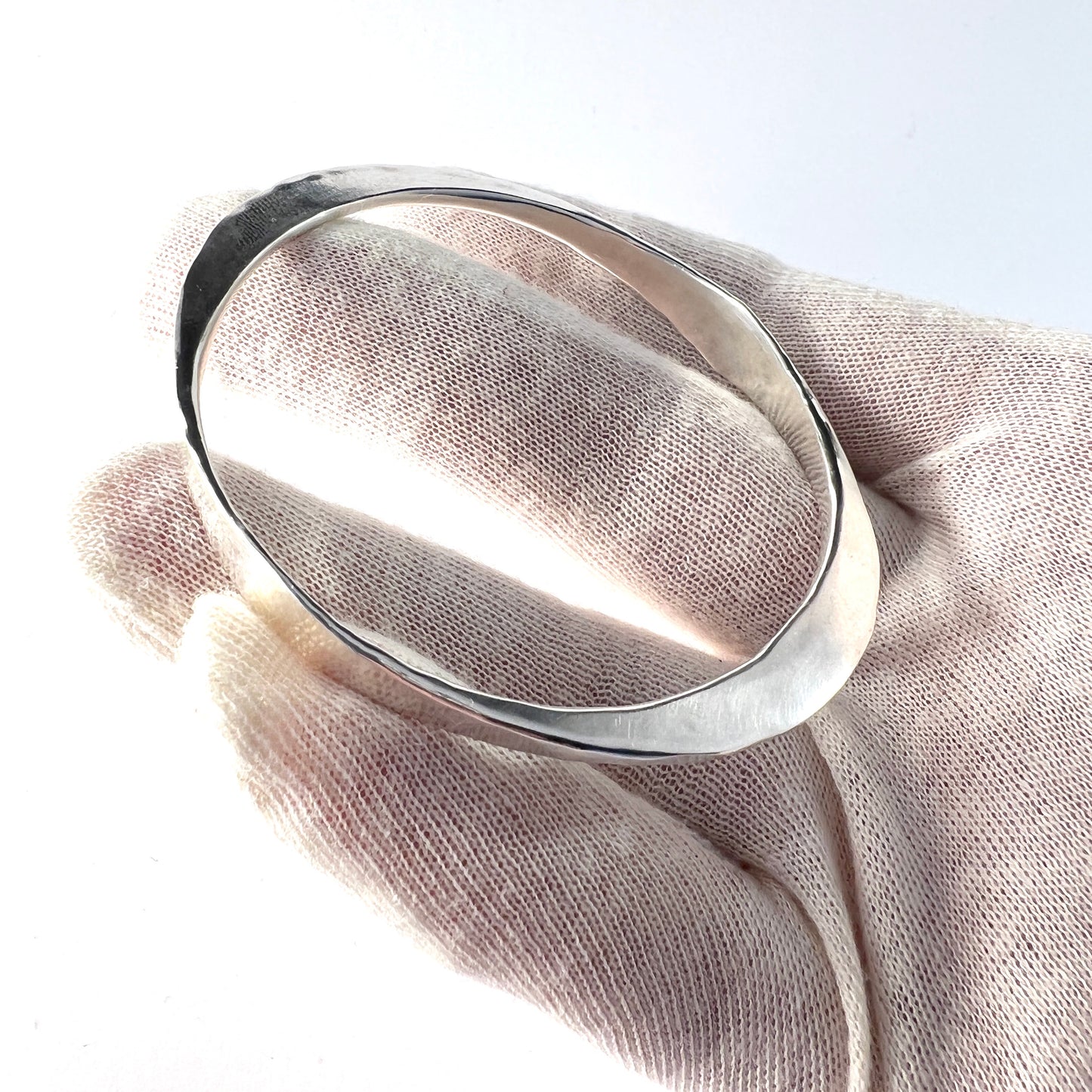 Birgitta Sanitate, Sweden. Vintage Sterling Silver Hammered Bangle Bracelet.