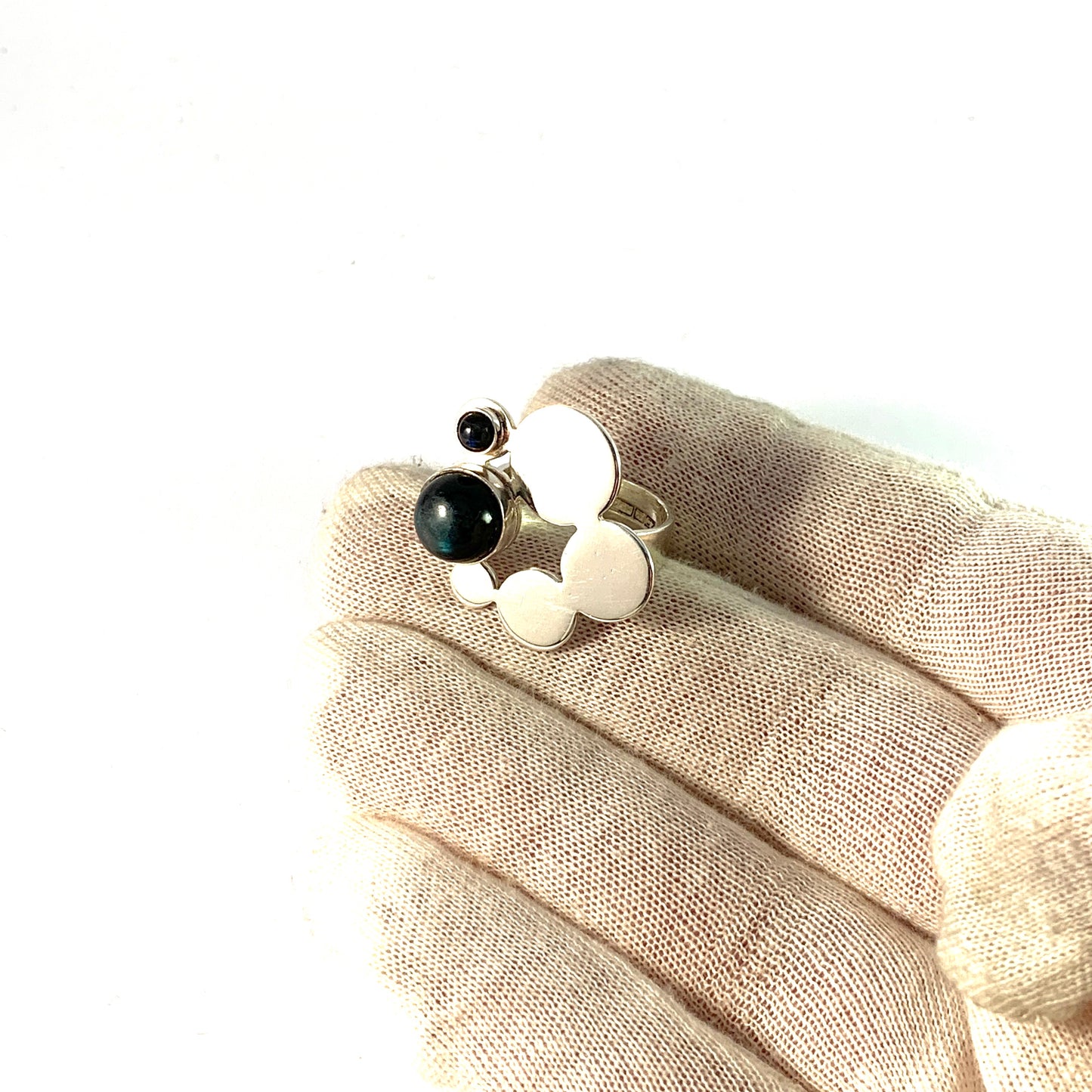 Kaunis Koru, Finland 1971. Vintage Modernist Sterling Silver Labradorite Ring.