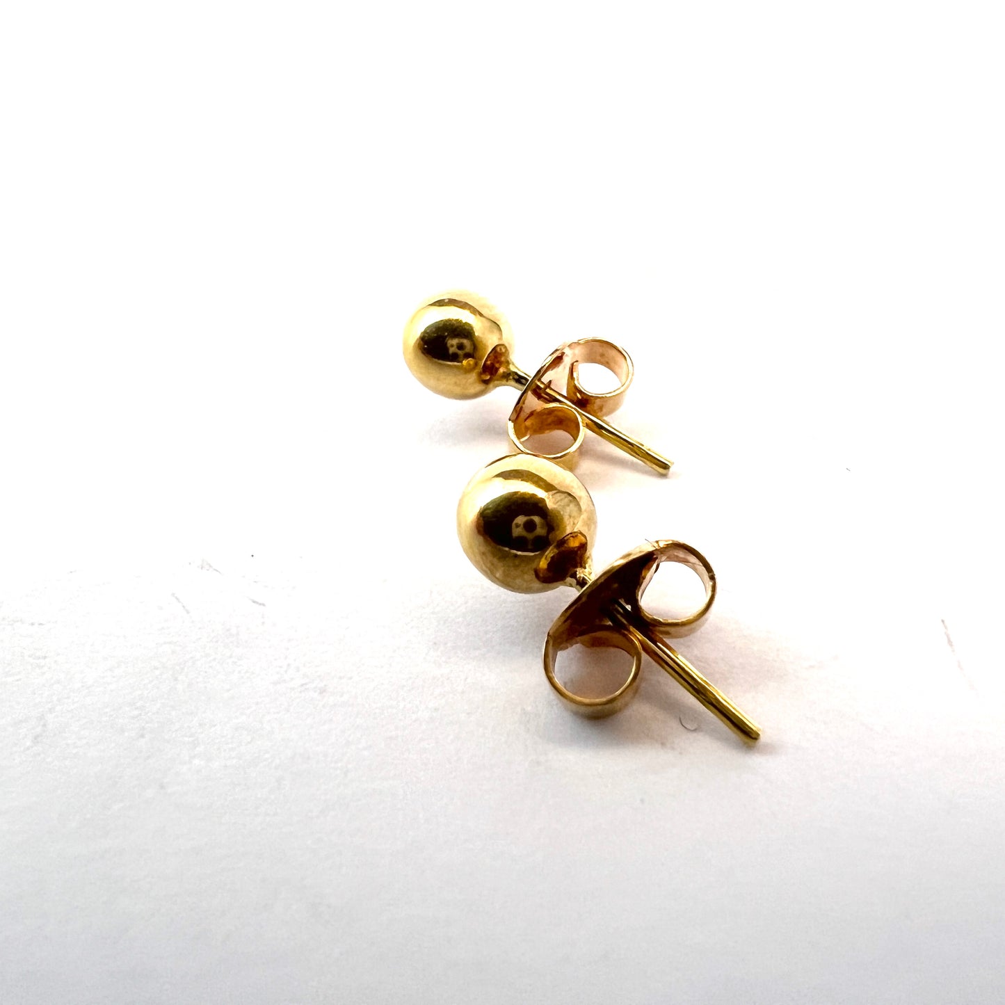 スウェーデン。ヴィンテージ 18K ゴールド スタッド イヤリング。