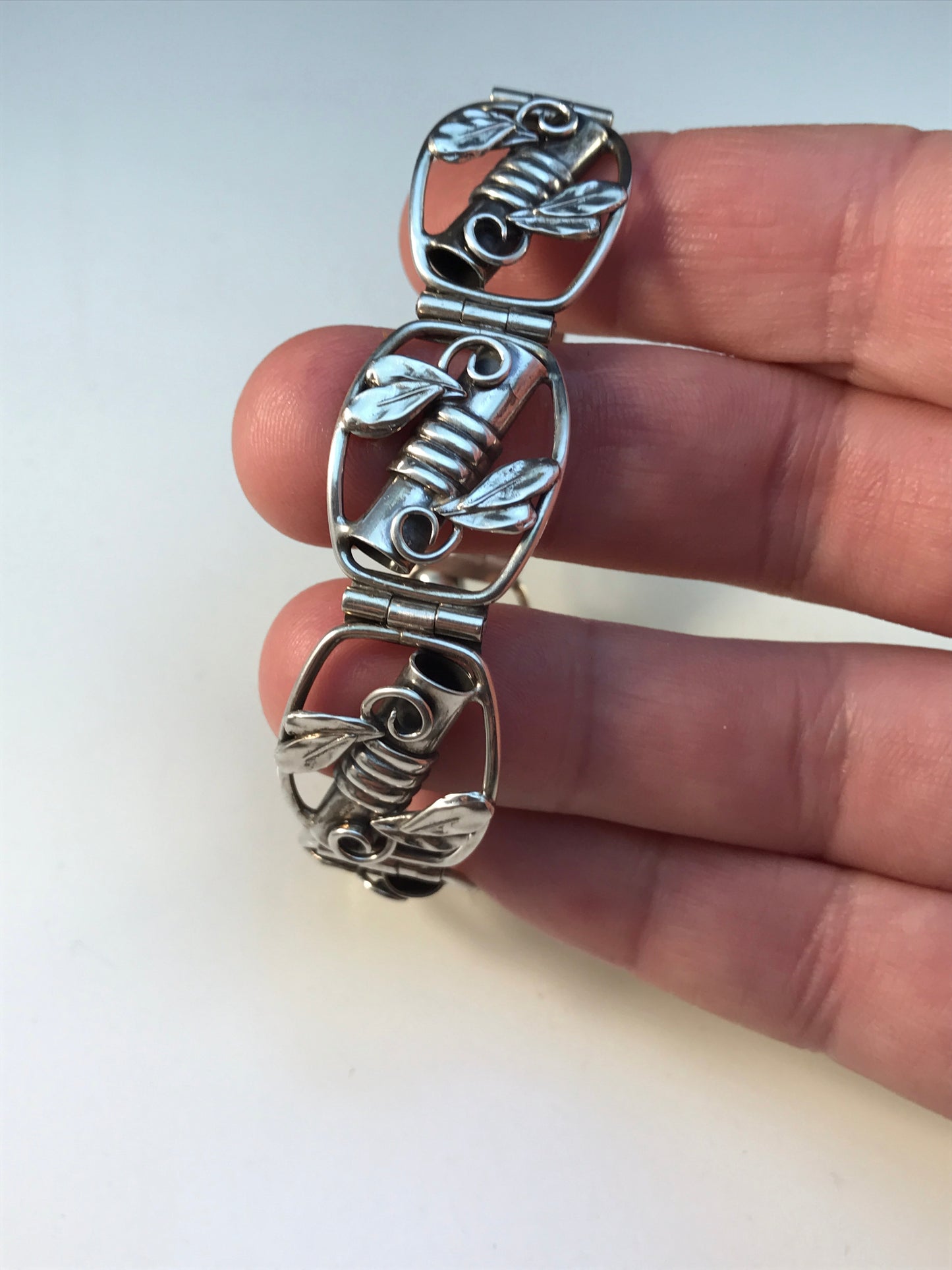 カプラン、ストックホルム、1952年製、ソリッドシルバーパネルブレスレット。33.8グラム。