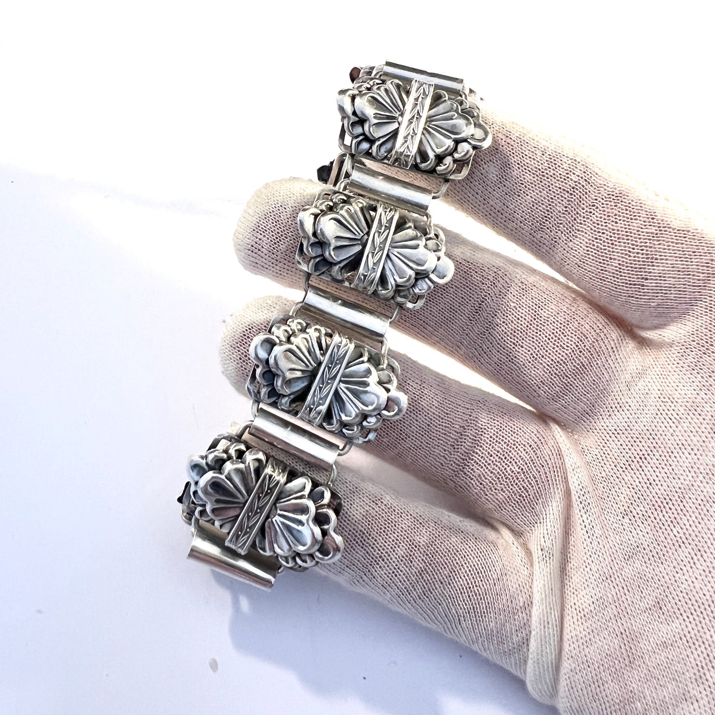 Pinco, Stockholm year 1950. Vintage Mid Century Sterling Silver Bracelet.