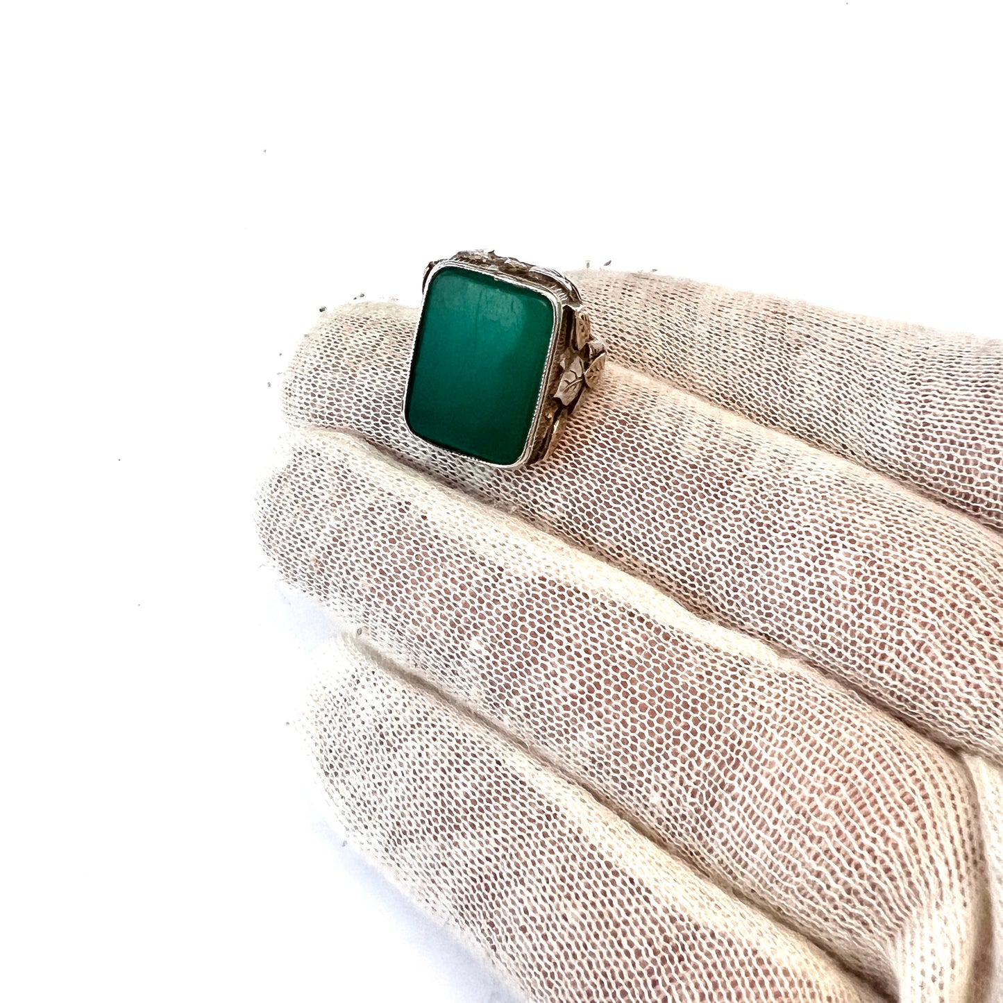 Antique Art Nouveau Sterling Silver Chrysoprase Ring.