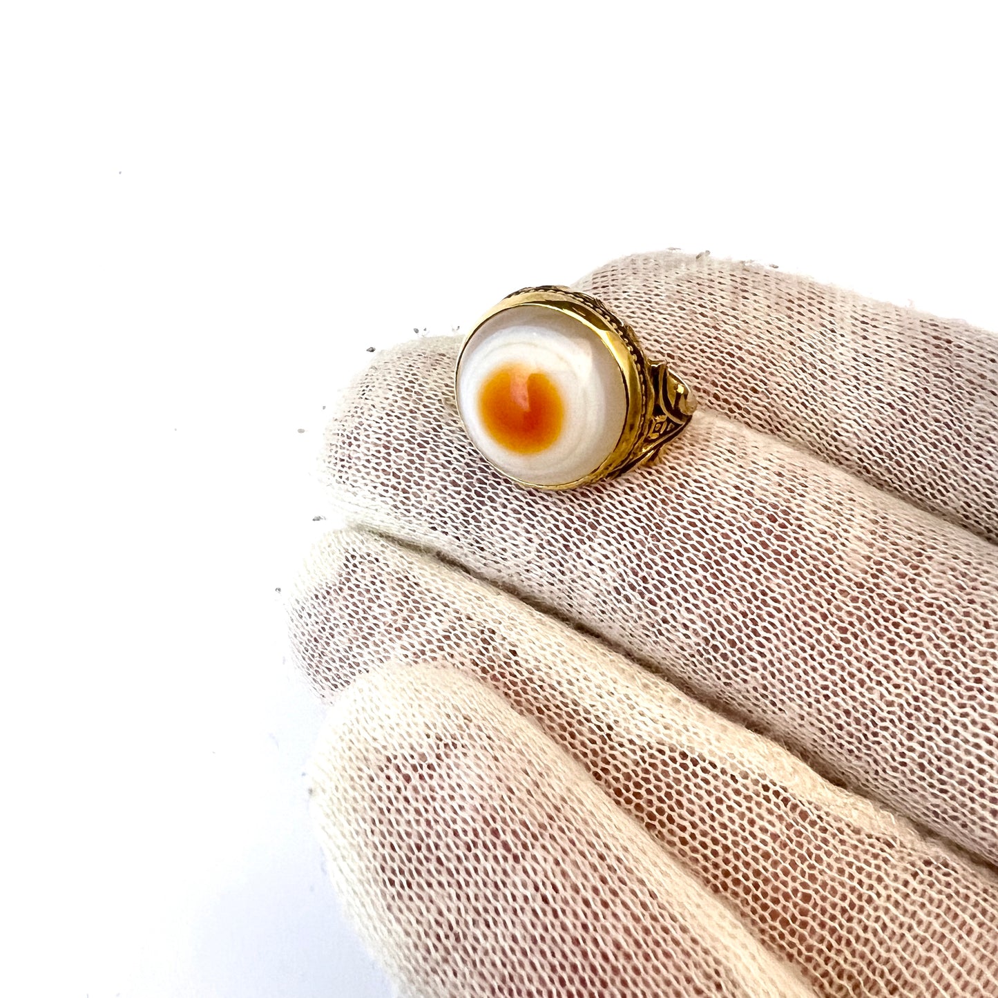 Antique 10k Gold Evil Eye Agate Ring. c 1900.