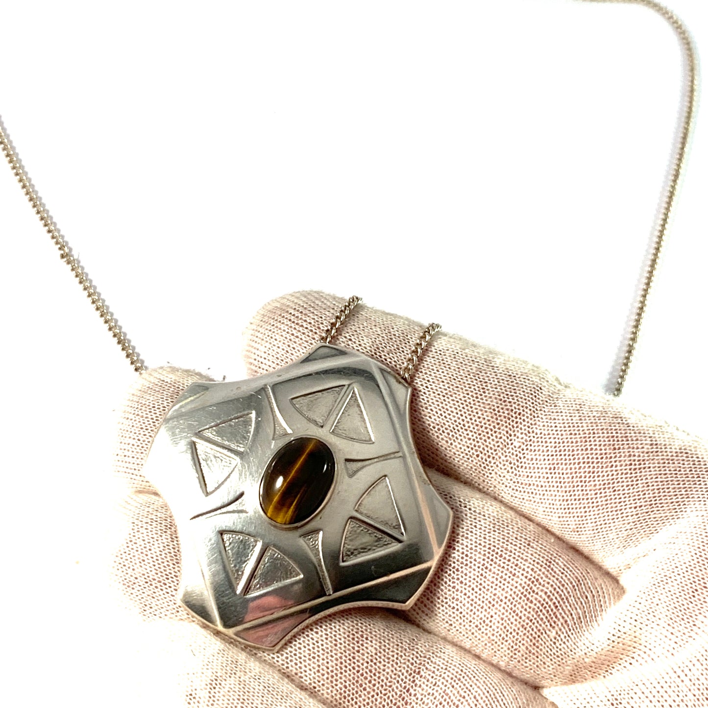 Kultasepat Salovaara, Finland 1961. Vintage Solid Silver Tiger's Eye Pendant Necklace.