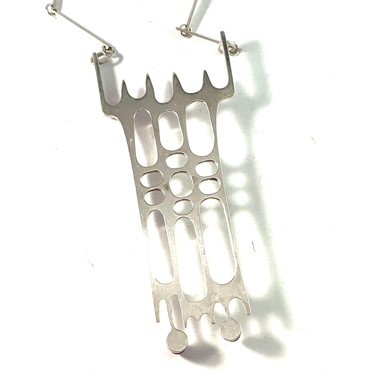 GeWe、スウェーデン、1966年製、非常に大きなスターリングシルバー製アメジストモダニストペンダントネックレス。