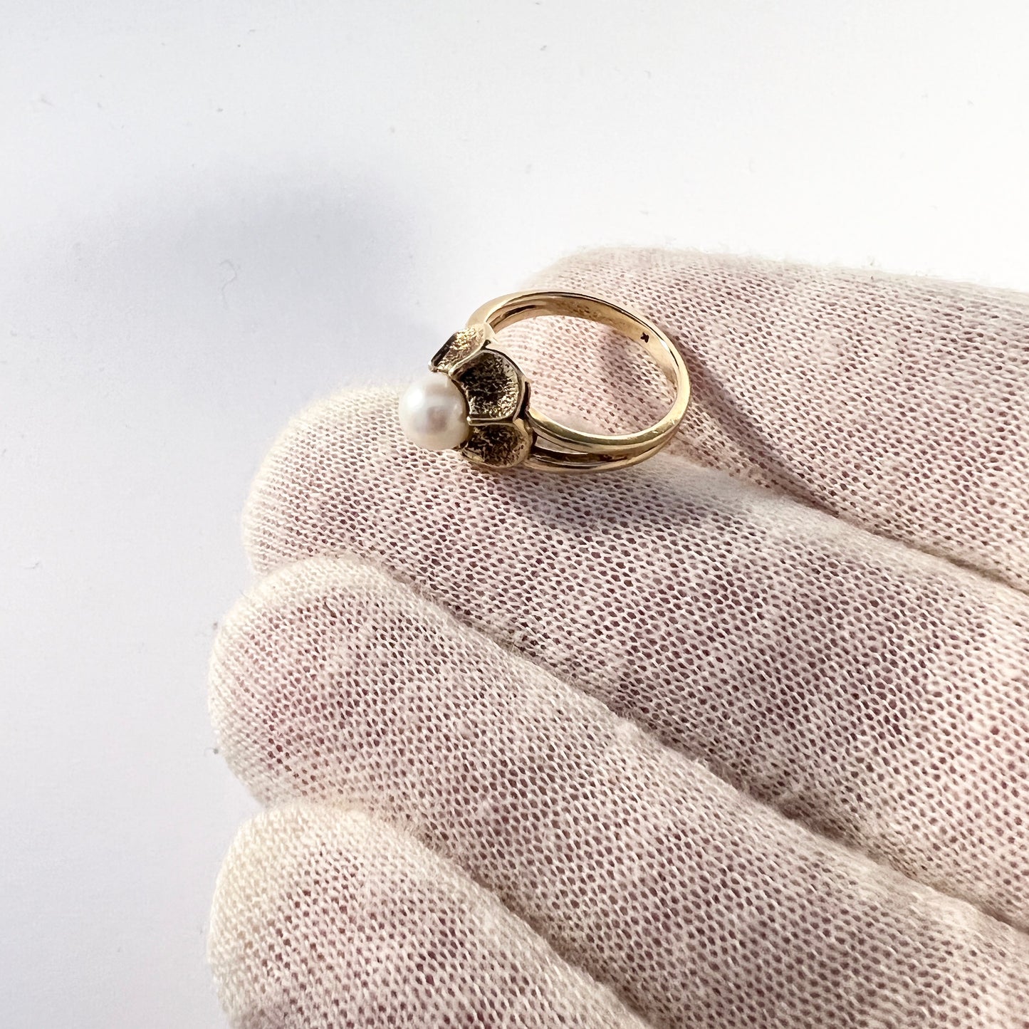 Vintage Mid Century 14k Gold Cultured Pearl Ring.