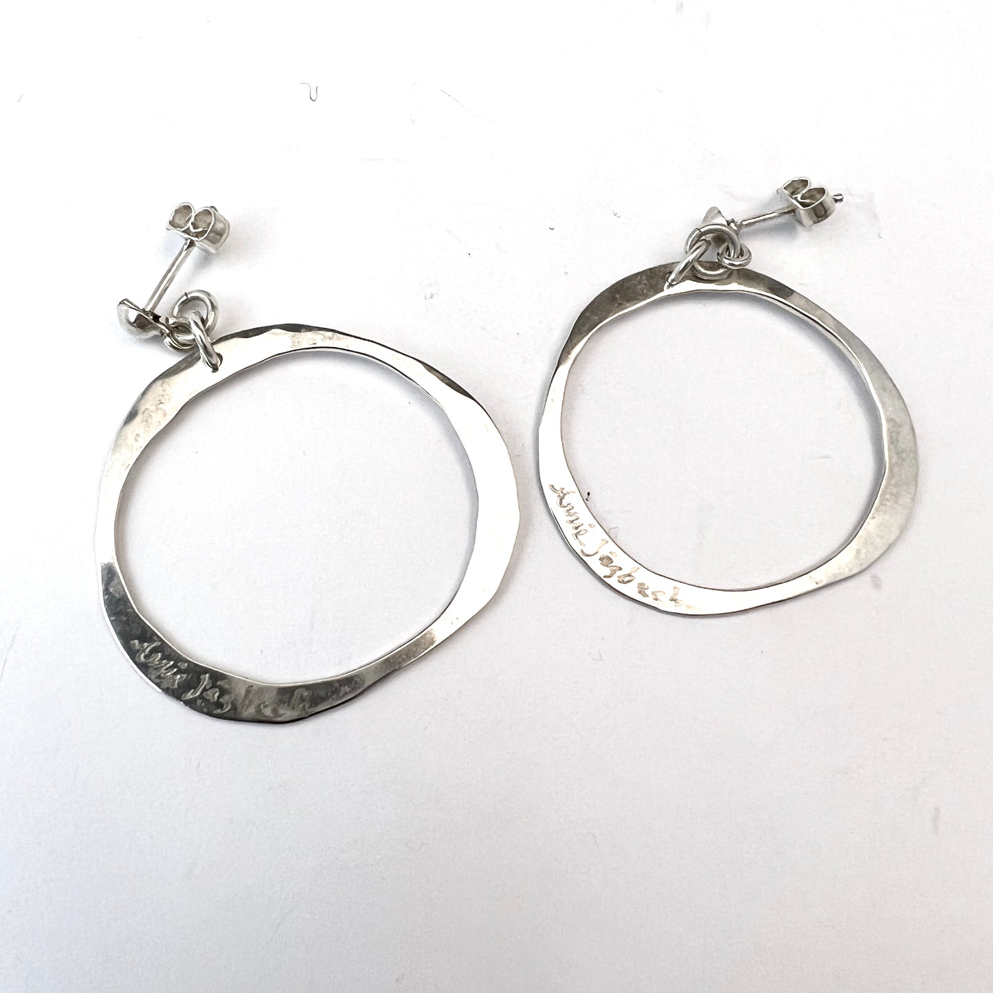 アニー・ヤグベック、スウェーデン、1970 年代。署名入り。スターリング シルバーのイヤリング。