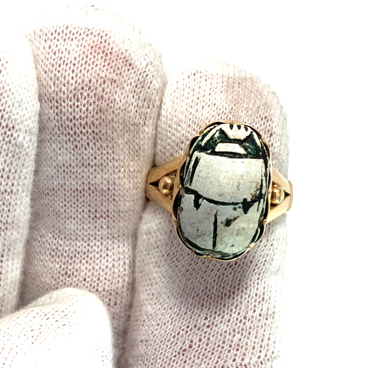 M.K.S Guldsmedsatelier, Sweden 1967. Vintage 18k Gold Egyptian Scarab Ring.