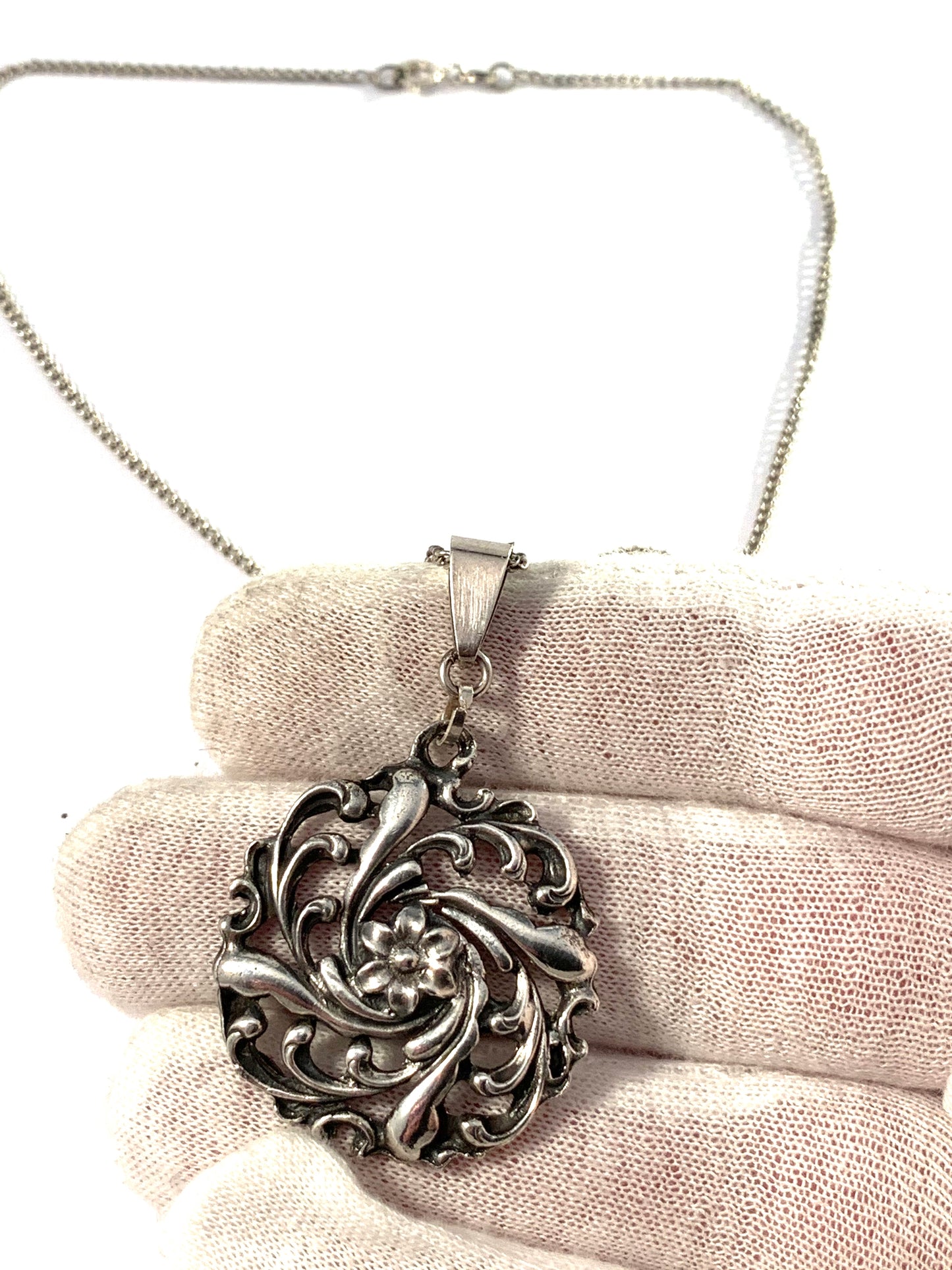 Johan Petersson, Sweden 1948. Mid Century Sterling Silver Pendant Necklace.