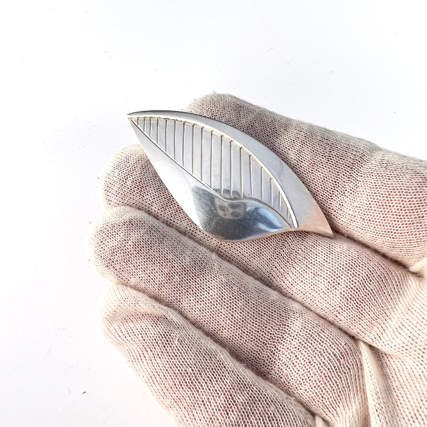 L Haglund for Hedbergs, Sweden 1955. Mid Century Modern Sterling Silver Brooch. Signed.