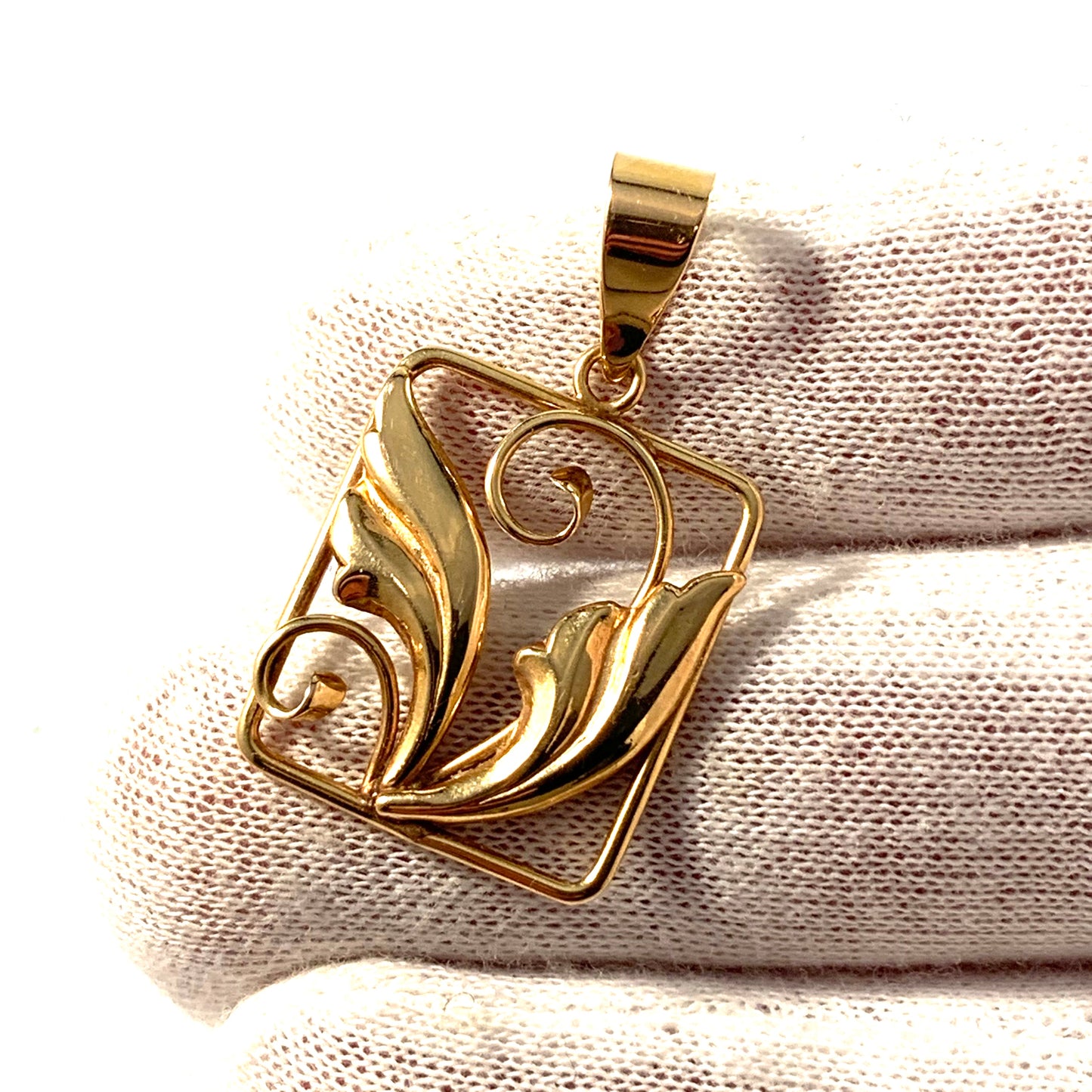J Pettersson, Sweden 1948 Mid Century 18k Gold Pendant.