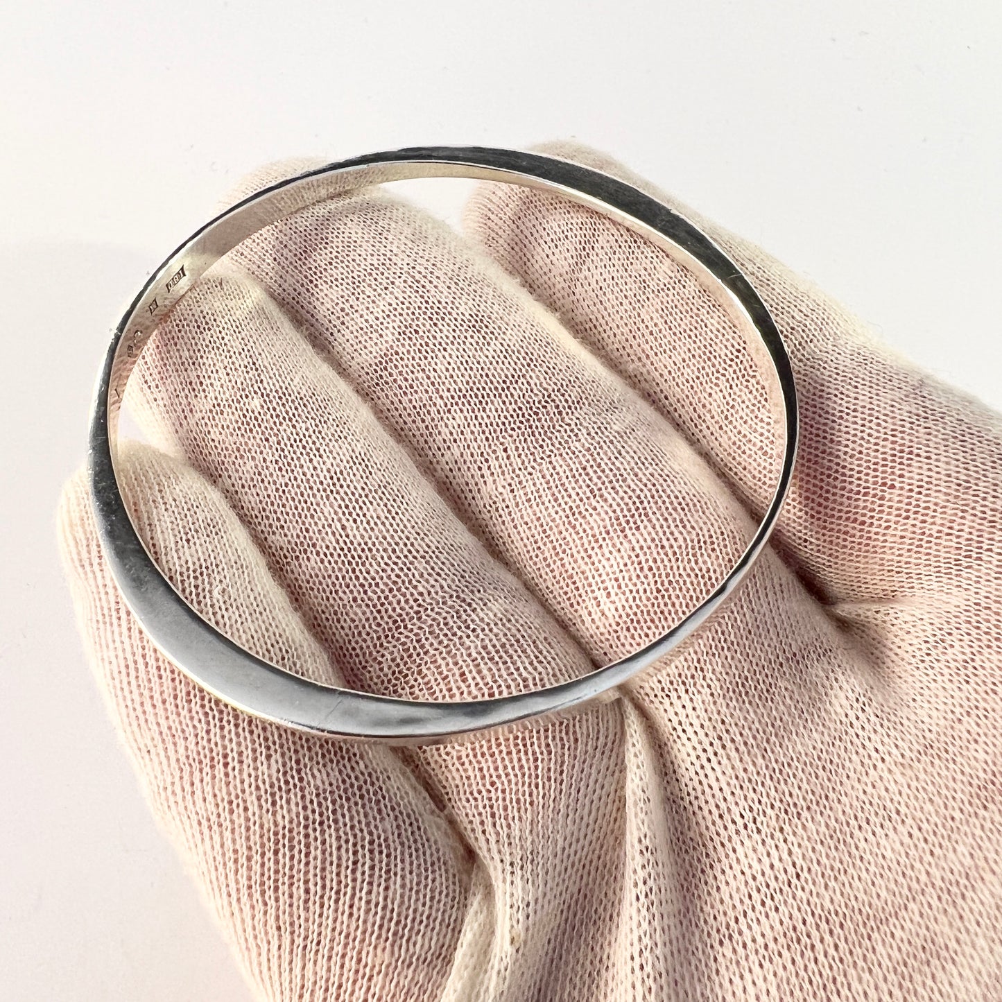 Olof Barve, for Ibe Dahlquist/Olof Brave, Sweden 1962. Sterling Silver Bangle. Signed.