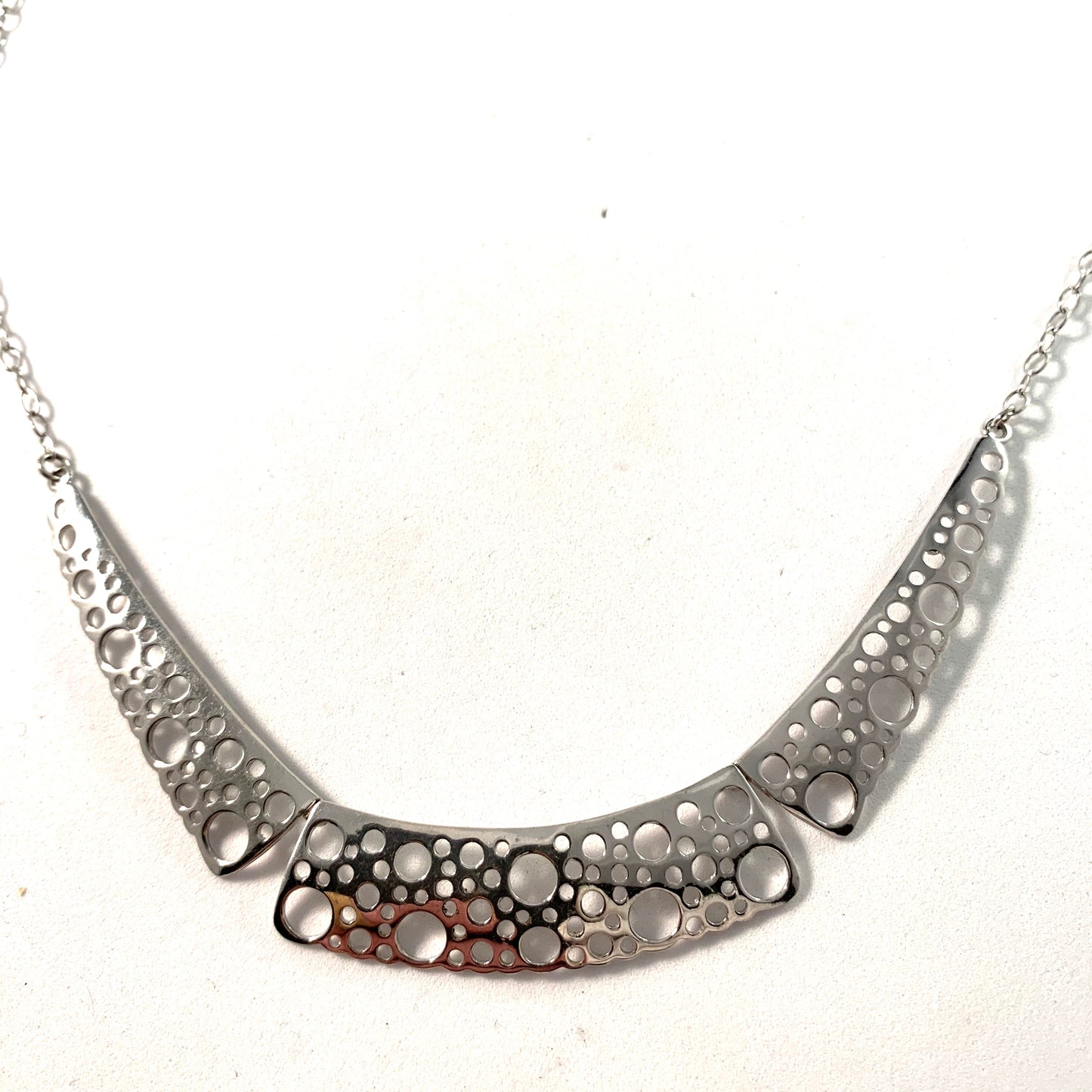 Kultakeskus, Finland. Design Liisa Vitali, Sterling Silver Necklace.