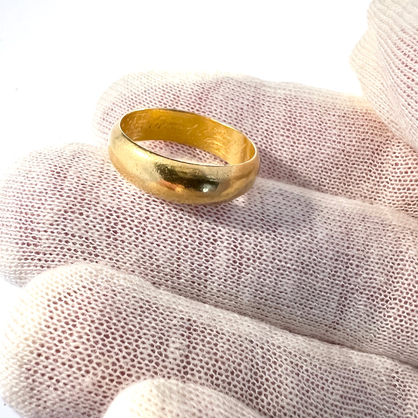 Markström, Sweden year 1907. Antique Chunky 23k Gold Wedding Band Ring.