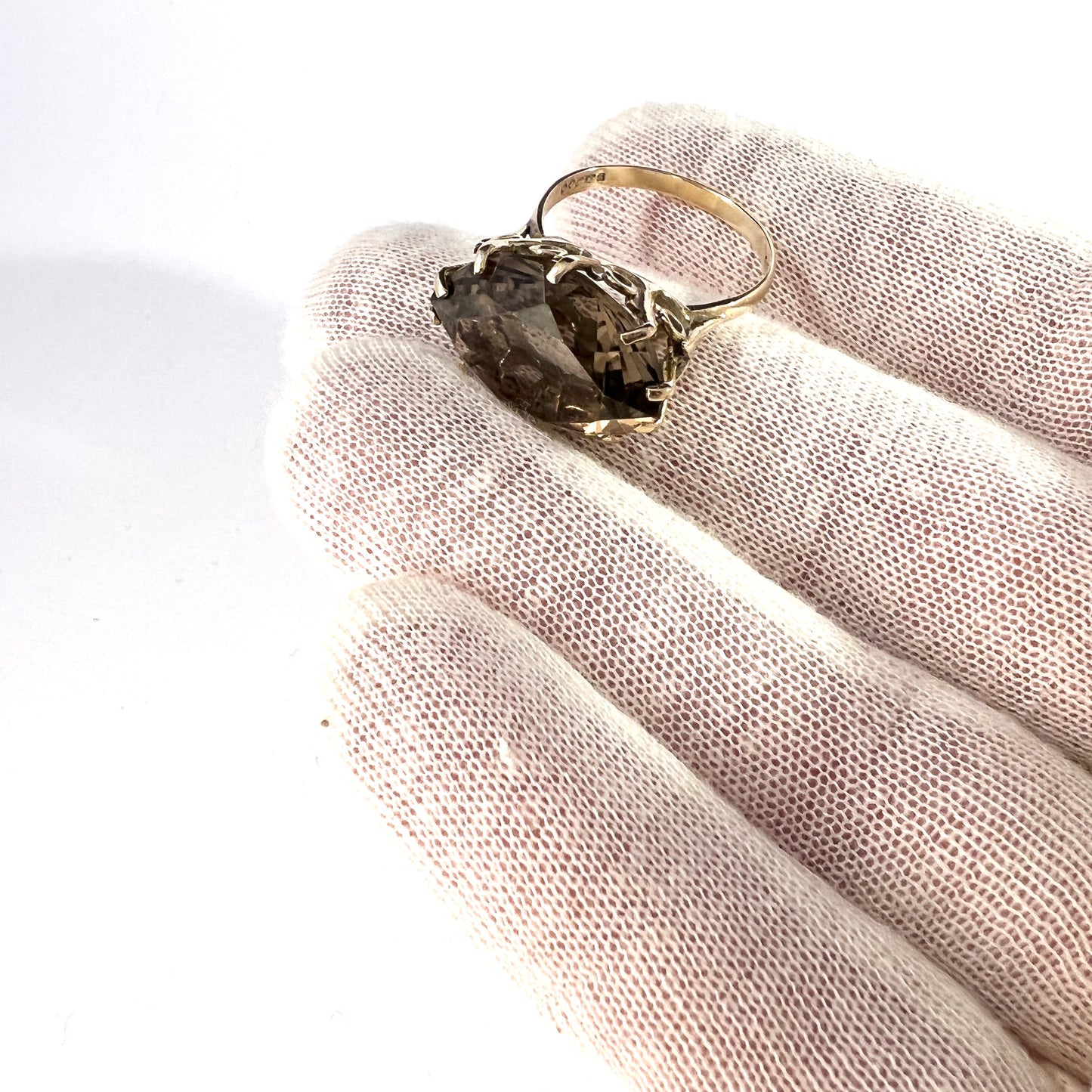 AJ Ld、ロンドン 1965 年。ヴィンテージ 9k ゴールド スモーキー クォーツ リング。