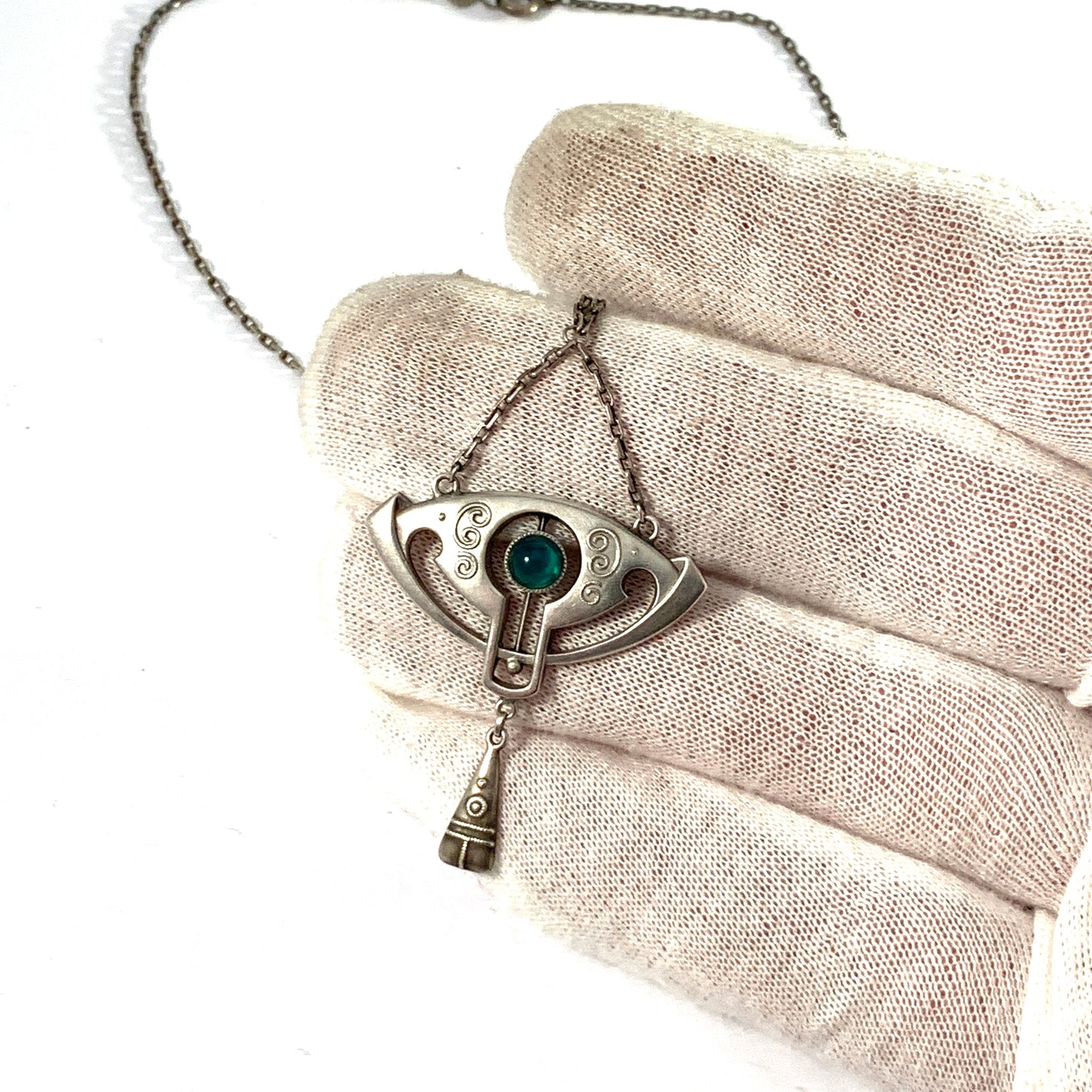 Levinger and Bissinger, Germany 1903-09 Solid 900 Silver Chrysoprase Jugendstil Pendant Necklace.