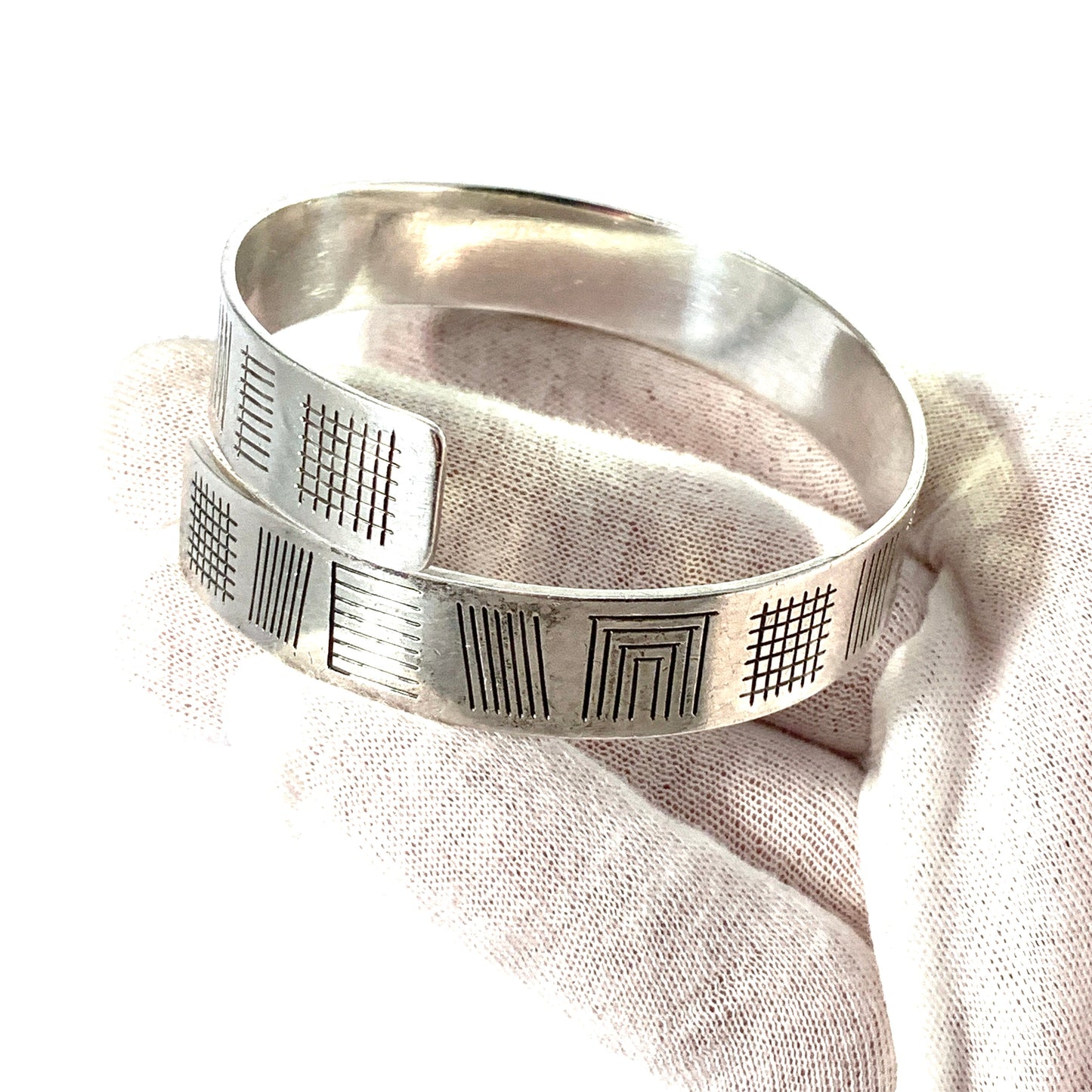 B Sörling, Sweden 1953. Mid Century Modern Sterling Silver Bangle Bracelet