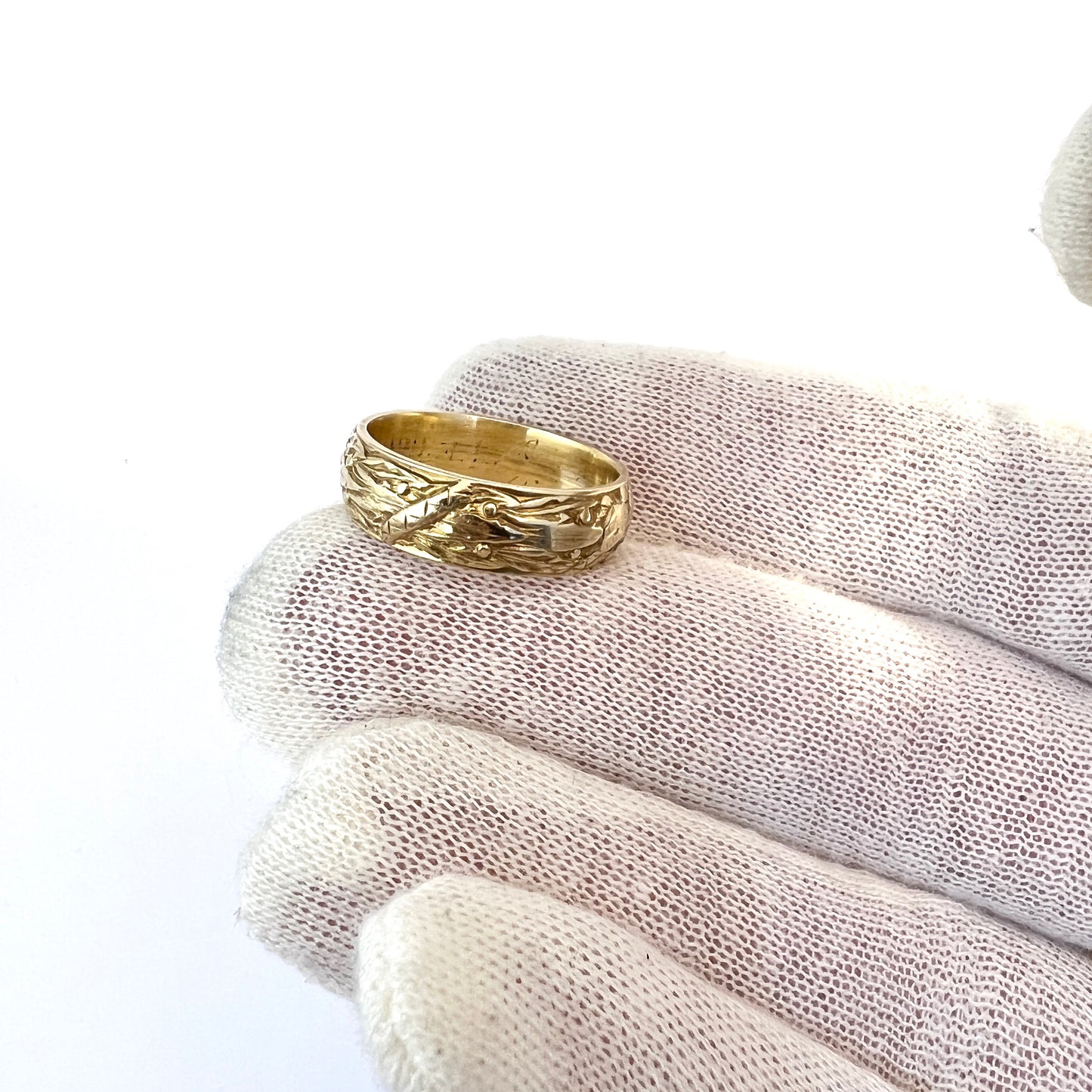 Wiwen Nilsson, Sweden. Vintage 18k Gold Chunky Ring Band.