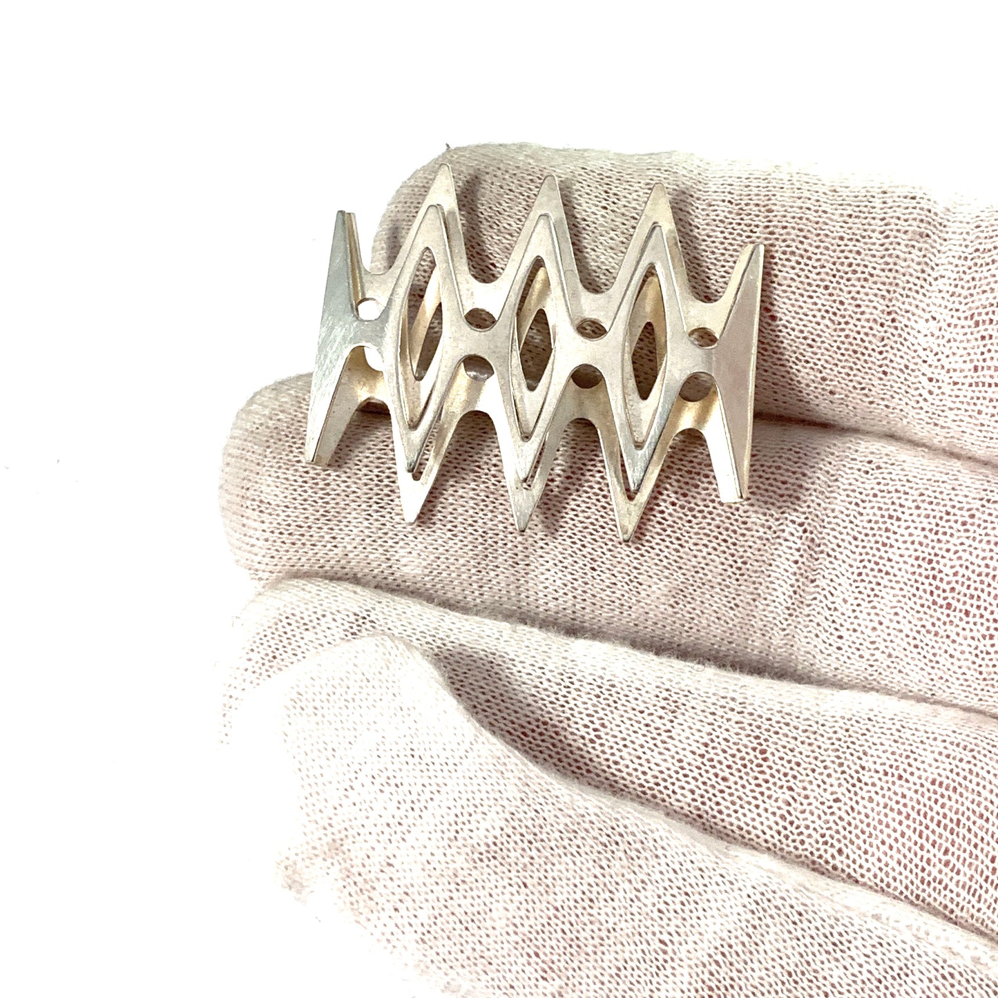 Kultasepat Salovaara, Finland 1968 Solid Silver Modernist Brooch.