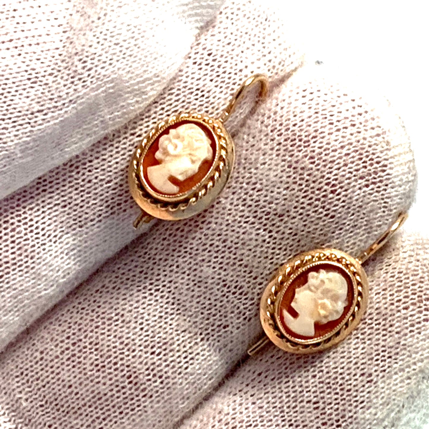 Kultakeskus, Finland. Mid Century 14k Gold Cameo Earrings.