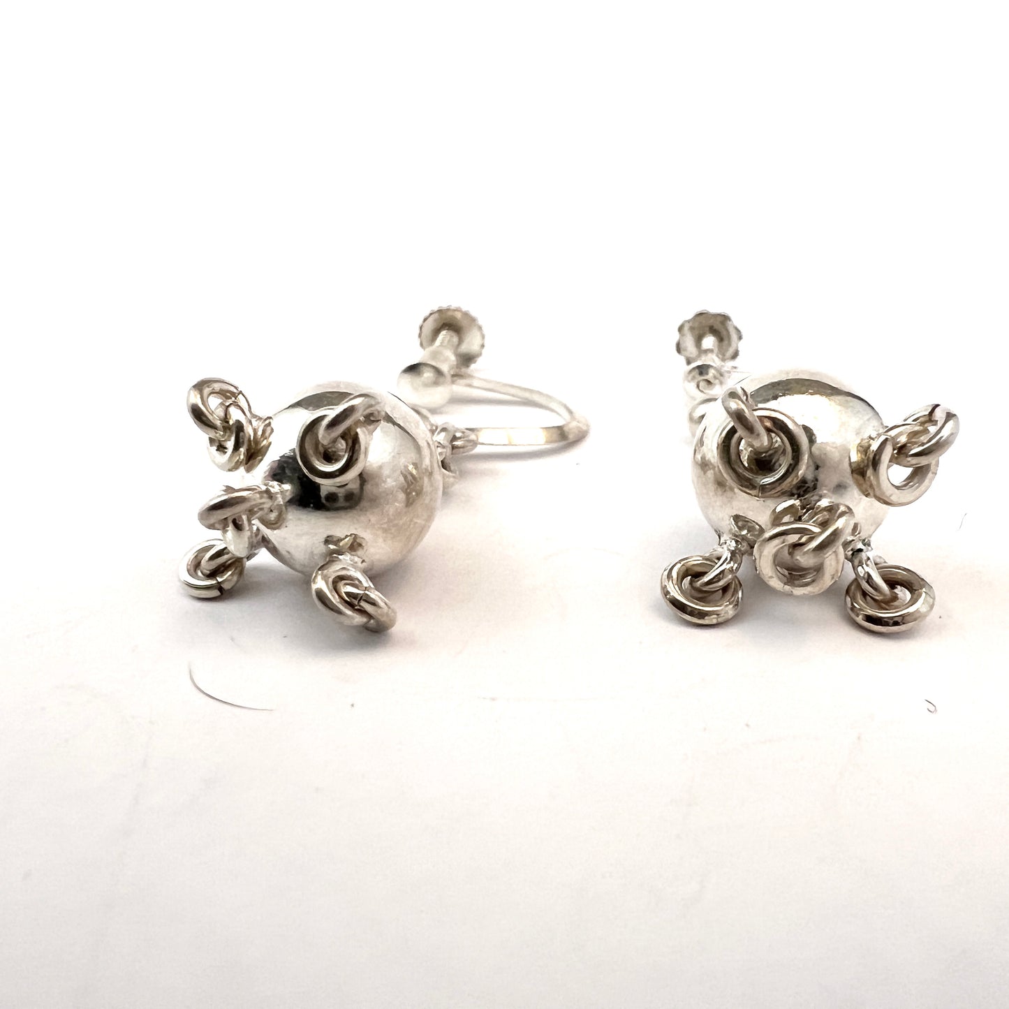 ノルウェー、1950 年代頃のヴィンテージ。スターリング シルバーの伝統的なイヤリング。