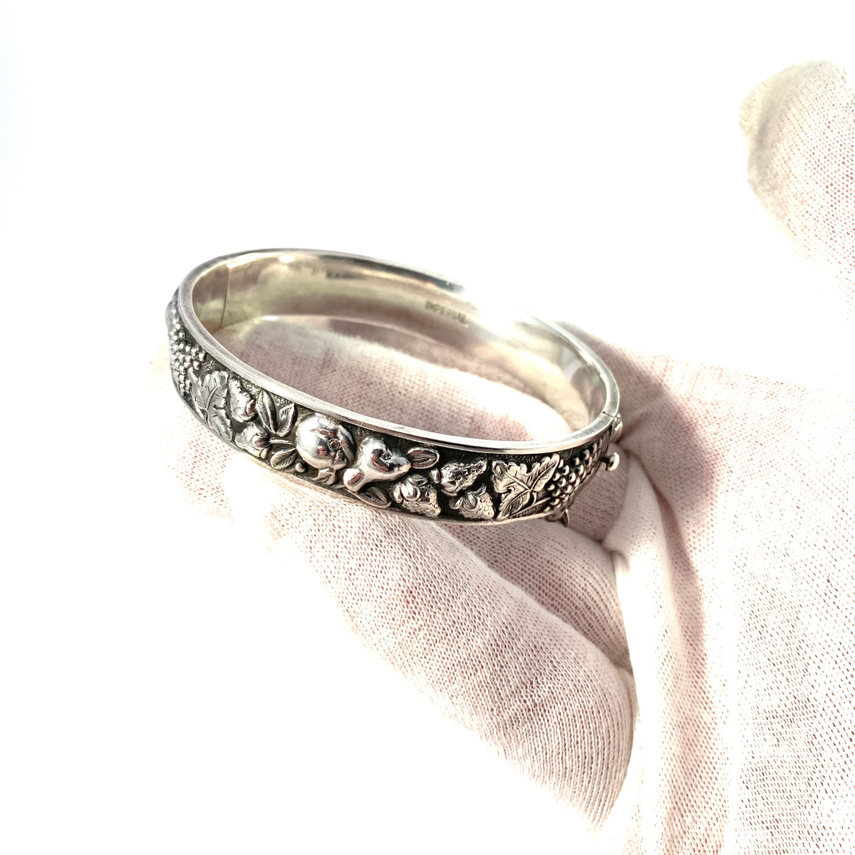 Swedish Import c 1940-50s Solid Silver Floral Open/Close Bangle Bracelet.