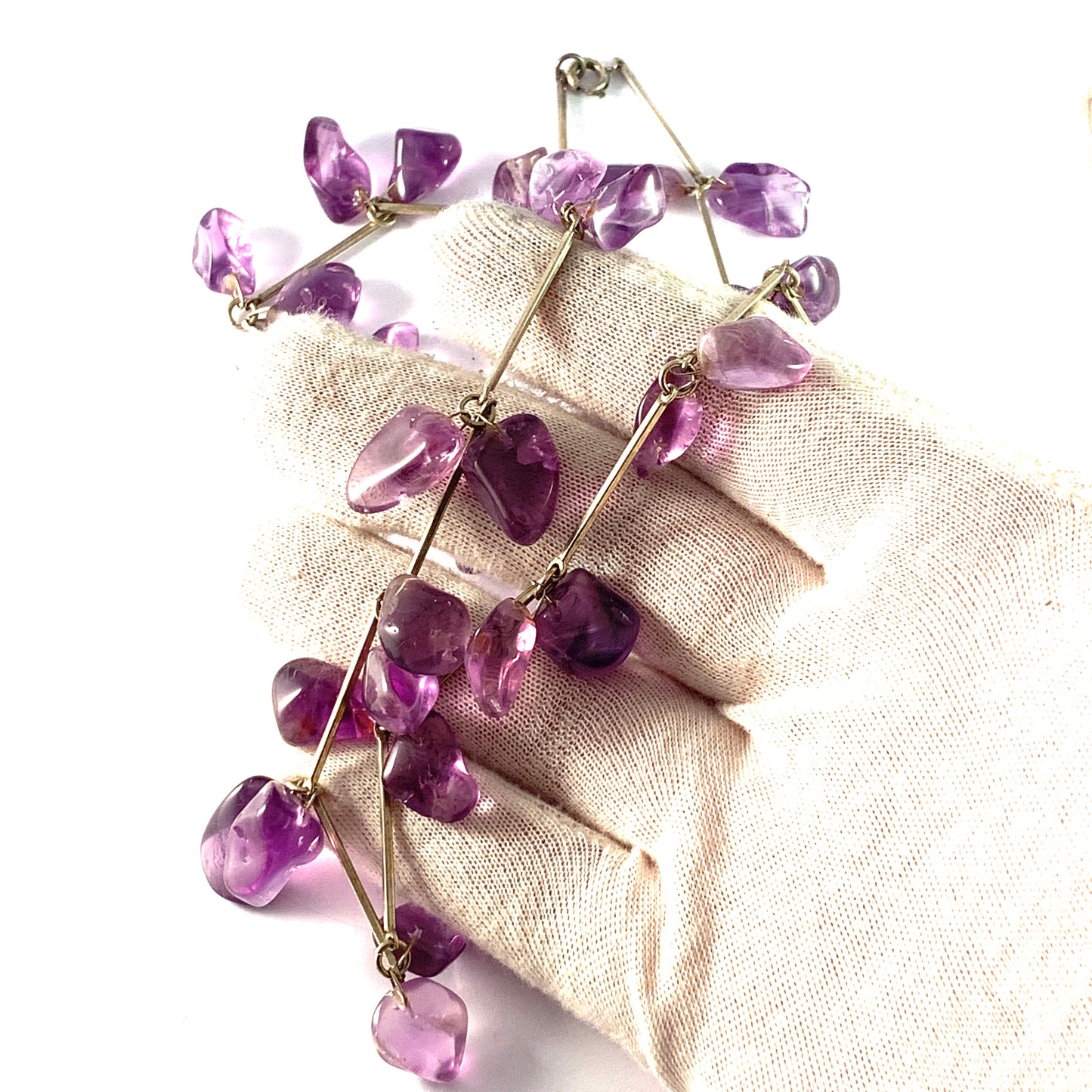 1940 年代初期の第二次世界大戦時代のヴィンテージのアメジスト ホワイト メタル シルバー ネックレスおよびイヤリング。