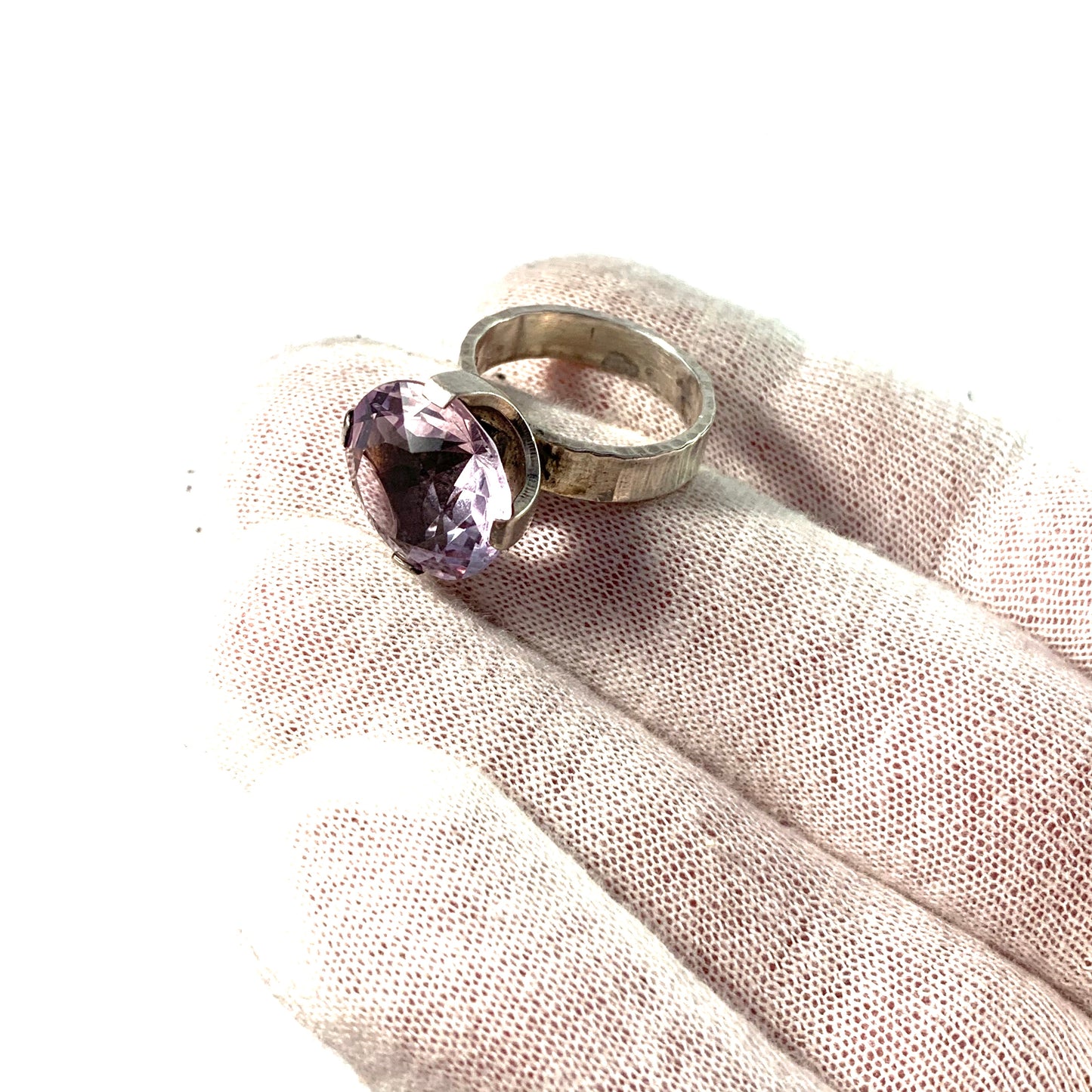 Nordisk Kokusai, Sweden 1976 Sterling Silver Amrthyst Ring.