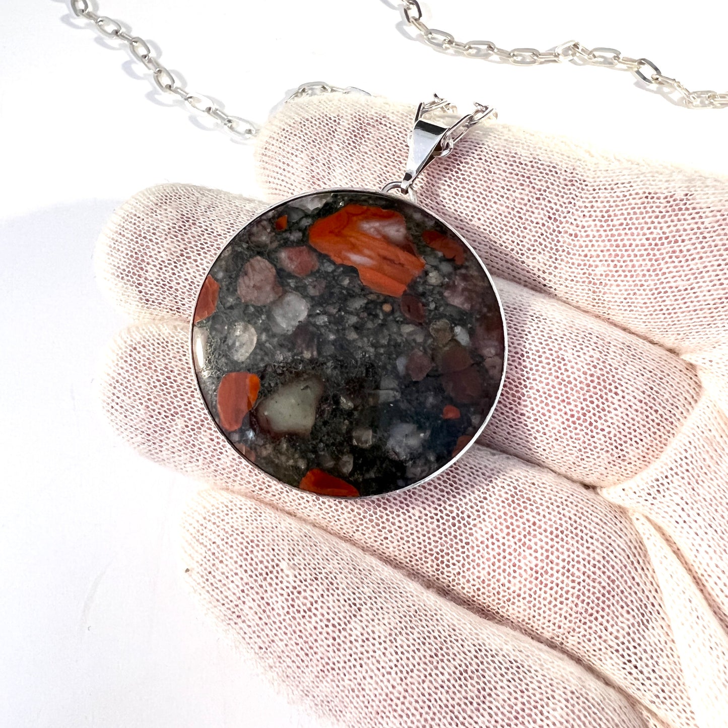 ステンリヤ、スウェーデン、1969年。ヴィンテージのソリッドシルバー斑岩ペンダントロングチェーンネックレス。