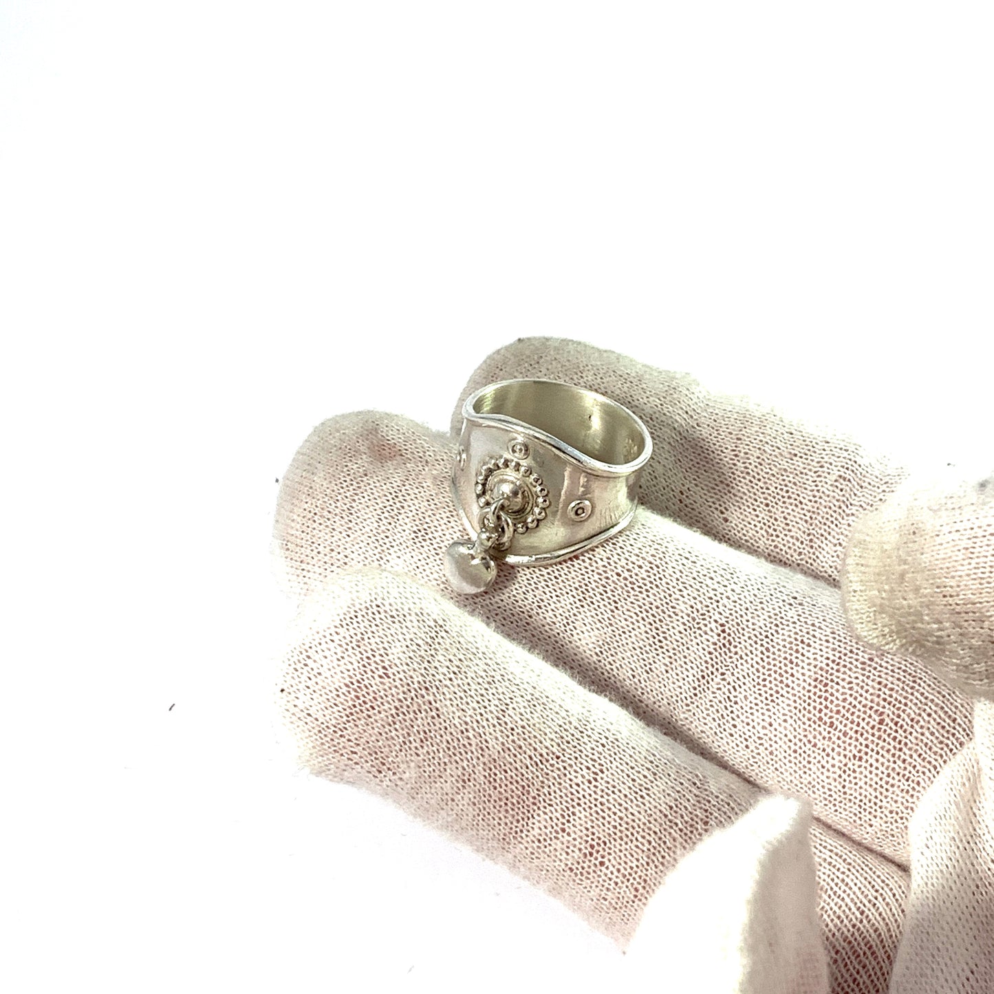 Holger Lindstrom for Kalevala Koru, Finland year 1945. Heart Love Ring. Early!