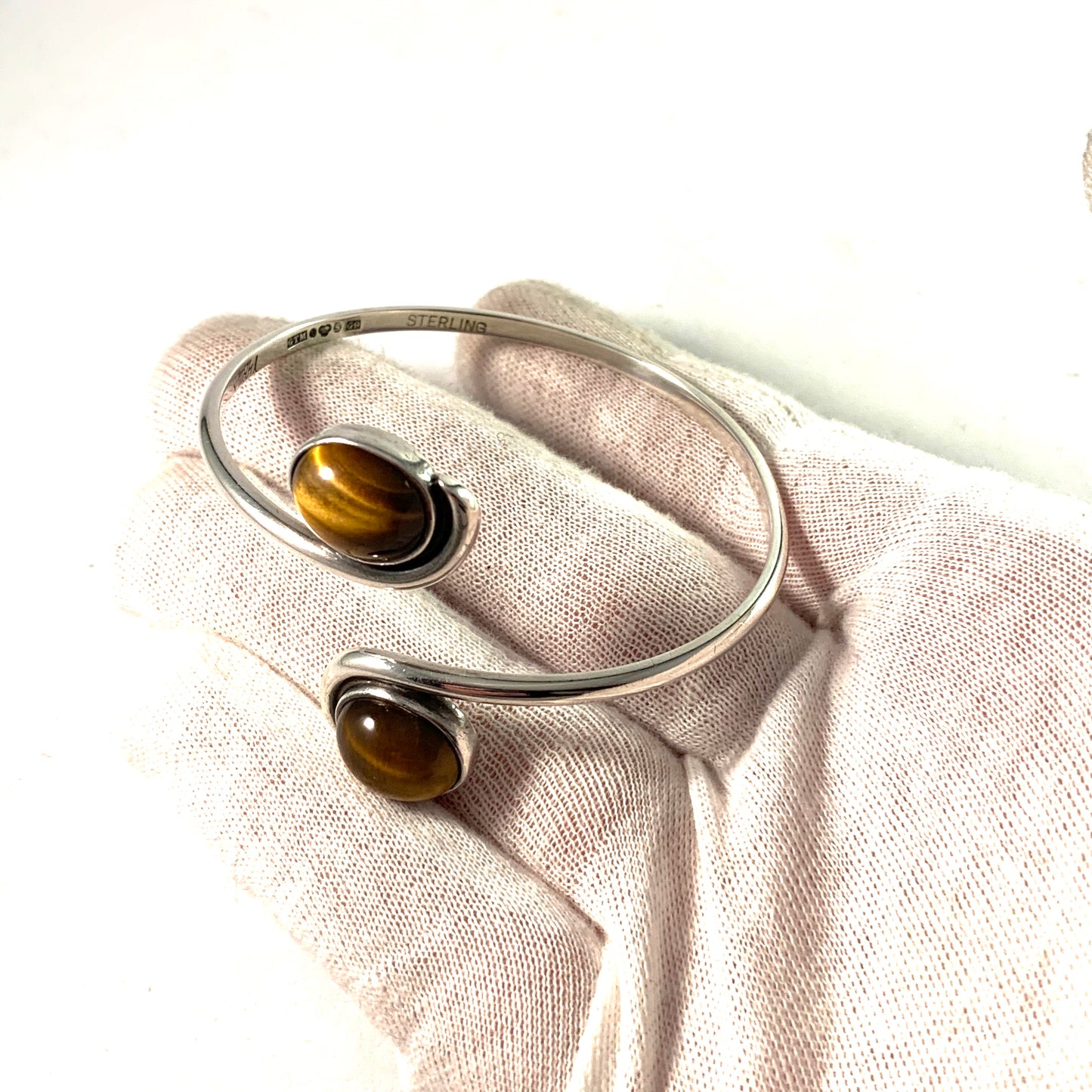 Torsten Mähl, Sweden 1957 Sterling Tiger-Eye Bracelet. Signed