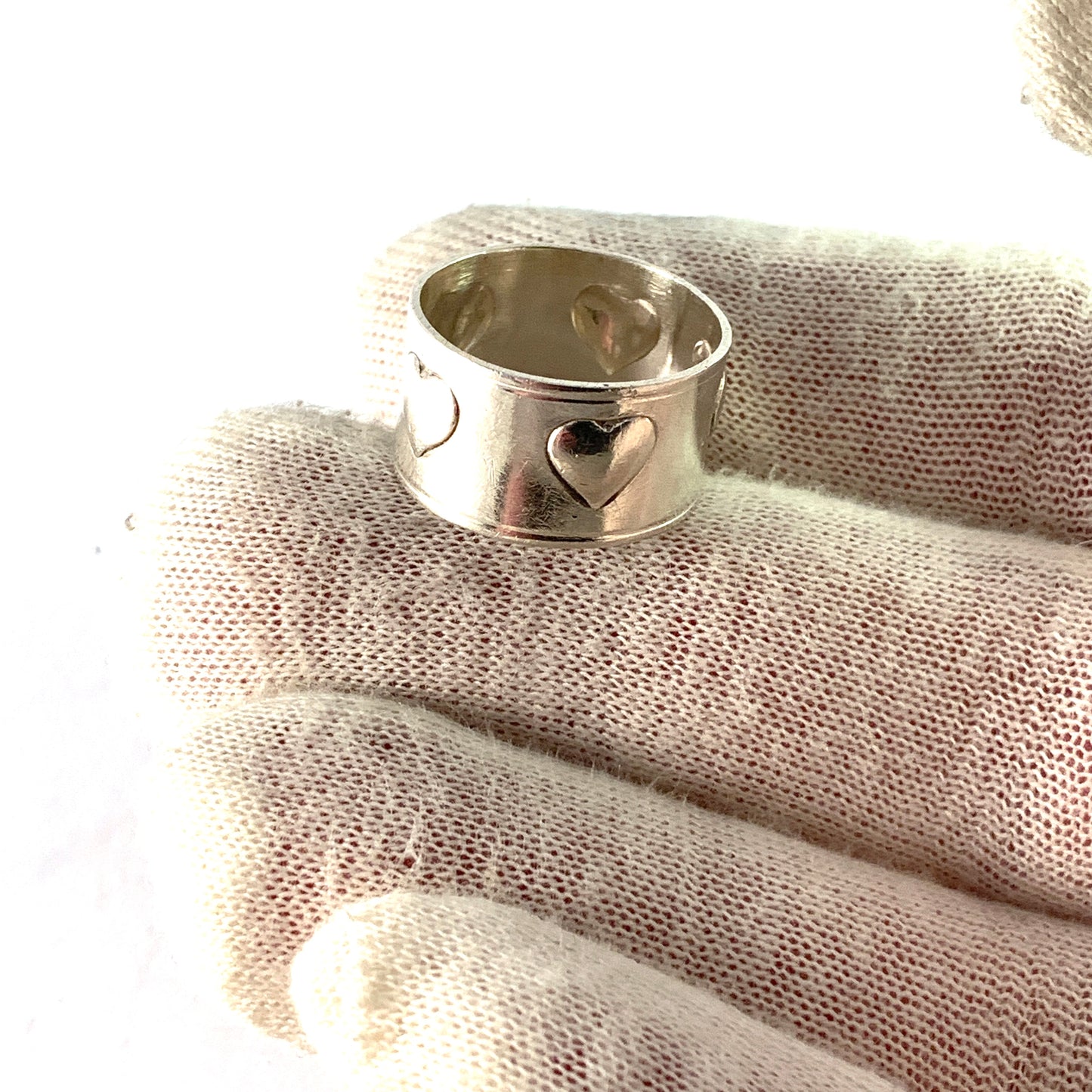 Victor Janson, Sweden 1969. Vintage Sterling Silver Heart Love Band Ring.