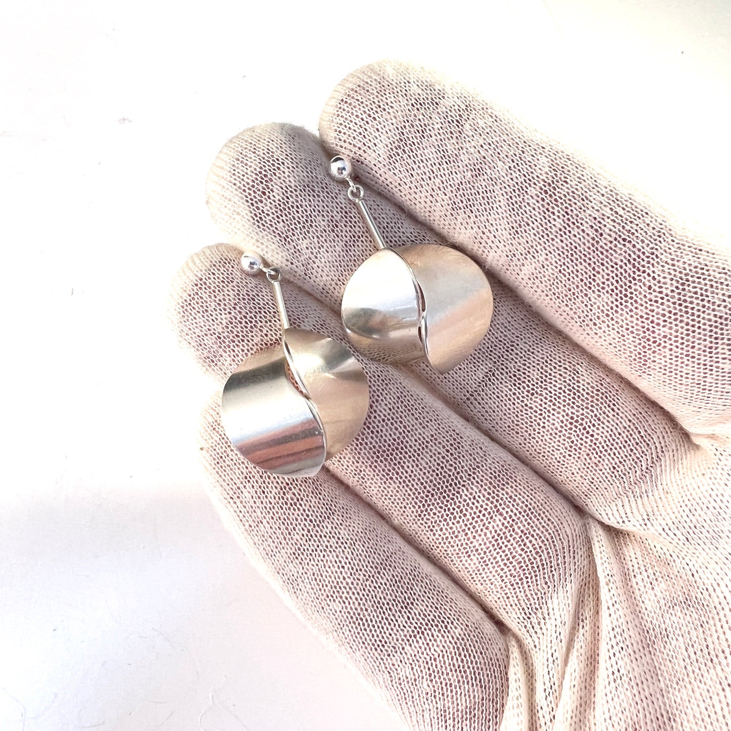 KE Palmberg for ALTON 1960 年代。ヴィンテージ モダニスト スターリング シルバー イヤリング。