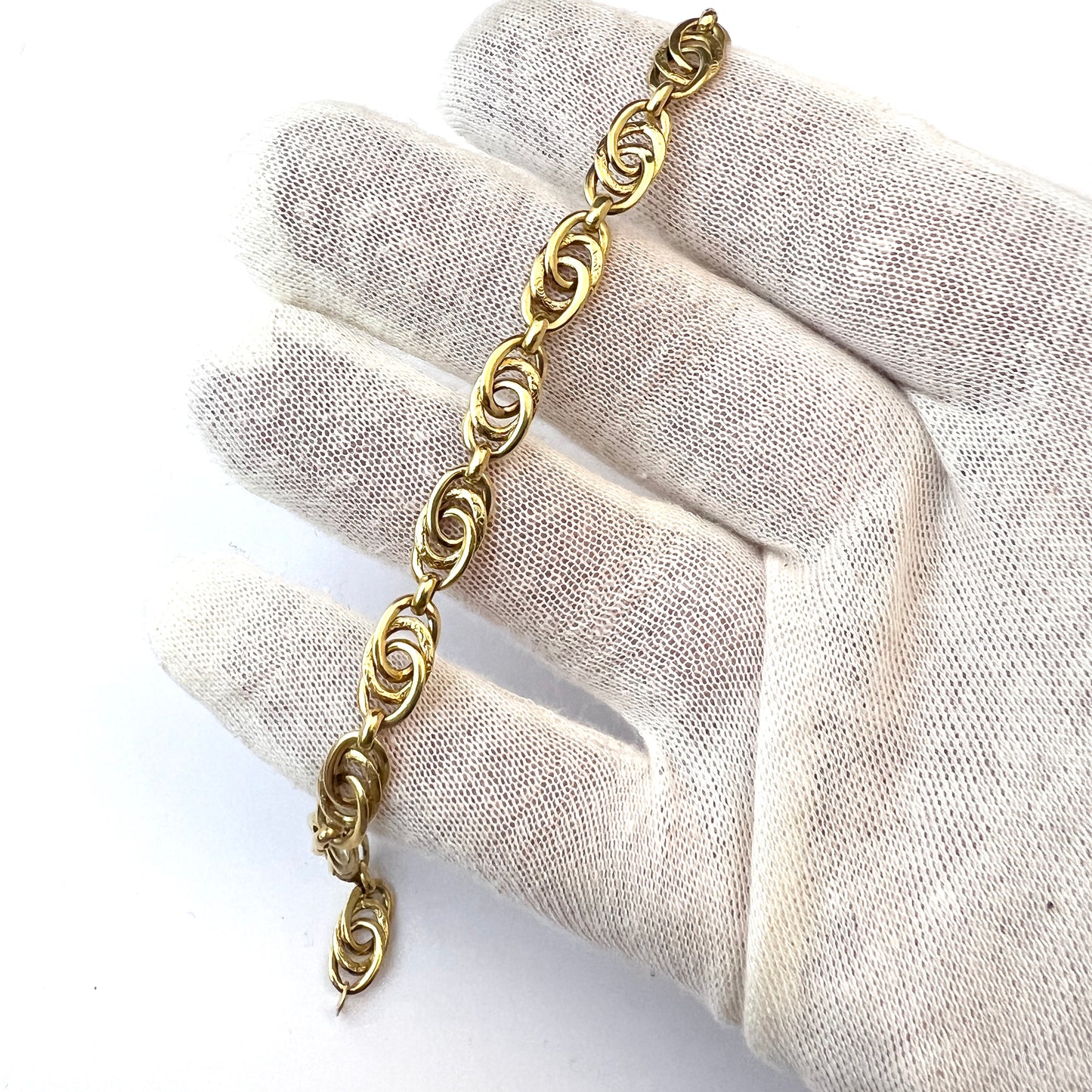 G Dahlgren, Sweden c 1920s. 18k Gold Bracelet.