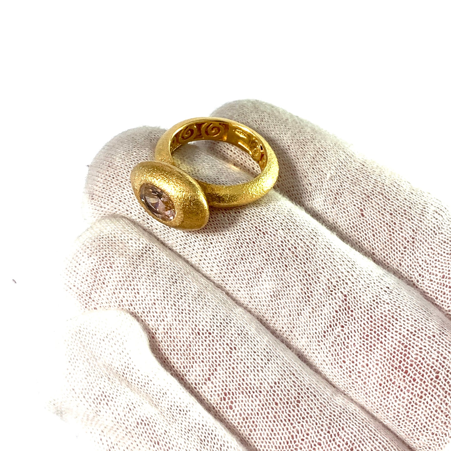 Paola Ferro, Milano, Italy. Vintage 18k Gold Pink Tourmaline Ring.