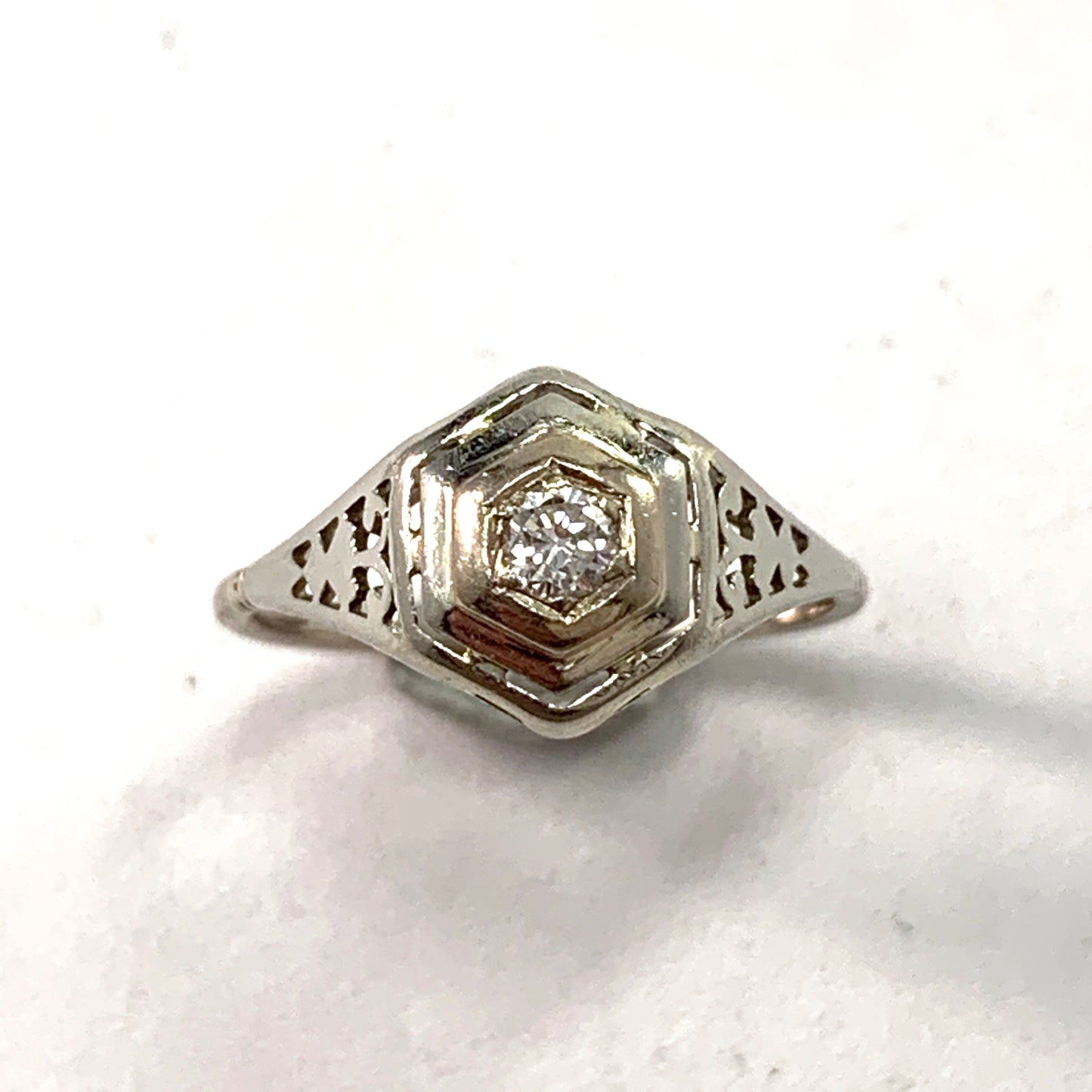 Art Deco 1920s Platinum Diamond Engagement Ring.