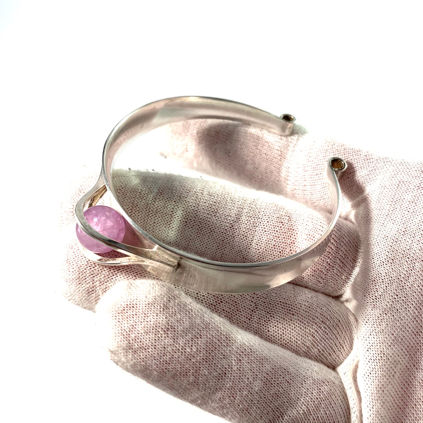 Elis Kauppi, Kupittaan Kulta Finland 1962 Silver Amethyst Cuff Bracelet.