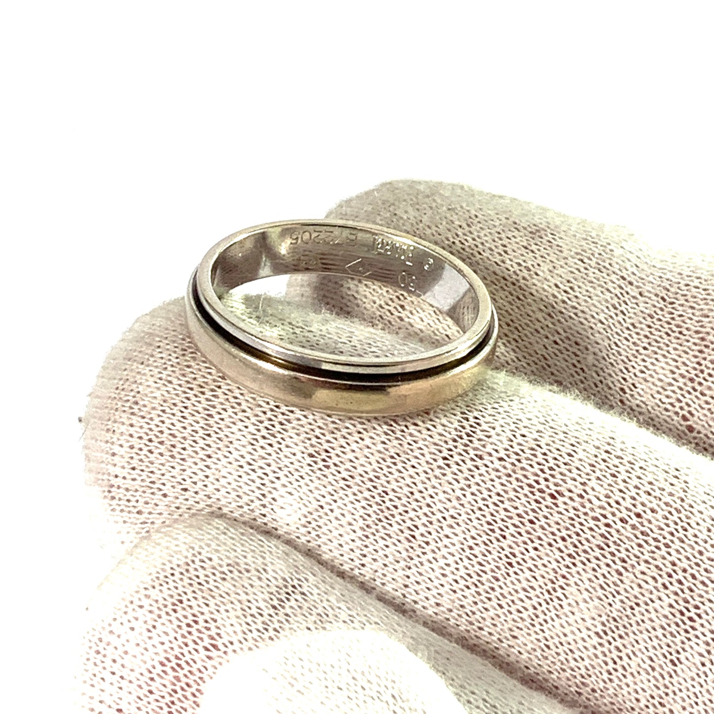 Piaget Possession, 18k Gold Spinning Ring. Size 10 1/2