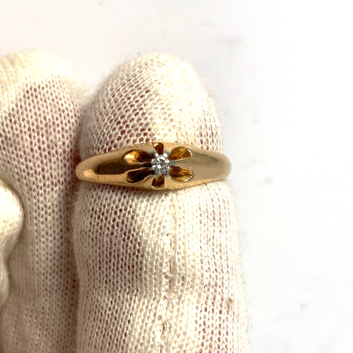 Svedbom, Sweden year 1954. Vintage 18k Gold Diamond Ring.